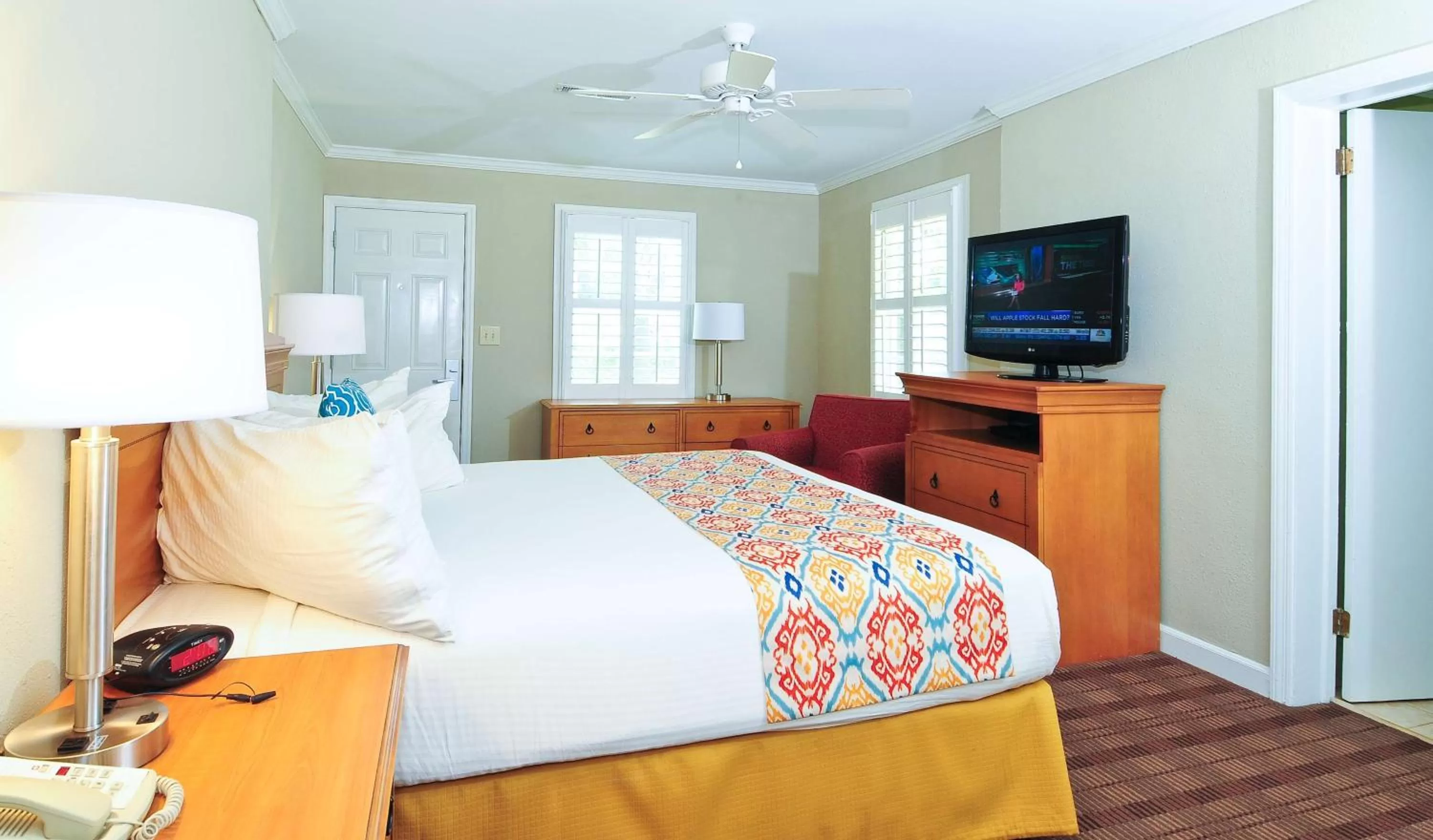 Photo of the whole room, Bed in The Sandbar Hotel, Trademark Collection by Wyndham