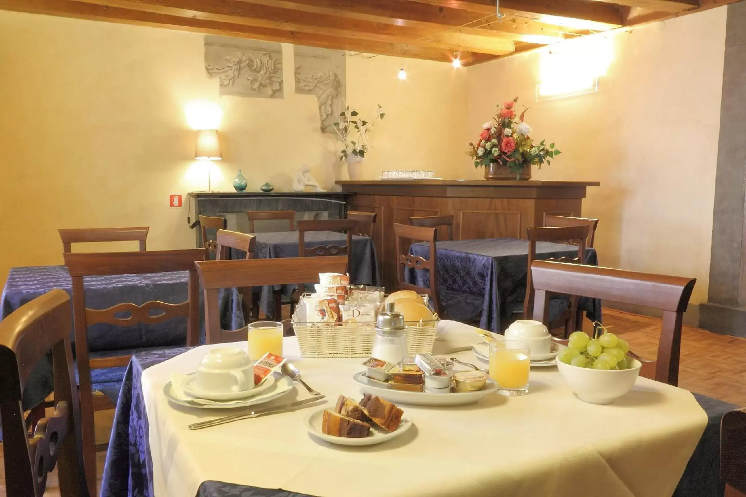 Restaurant/Places to Eat in Hotel Bavaria