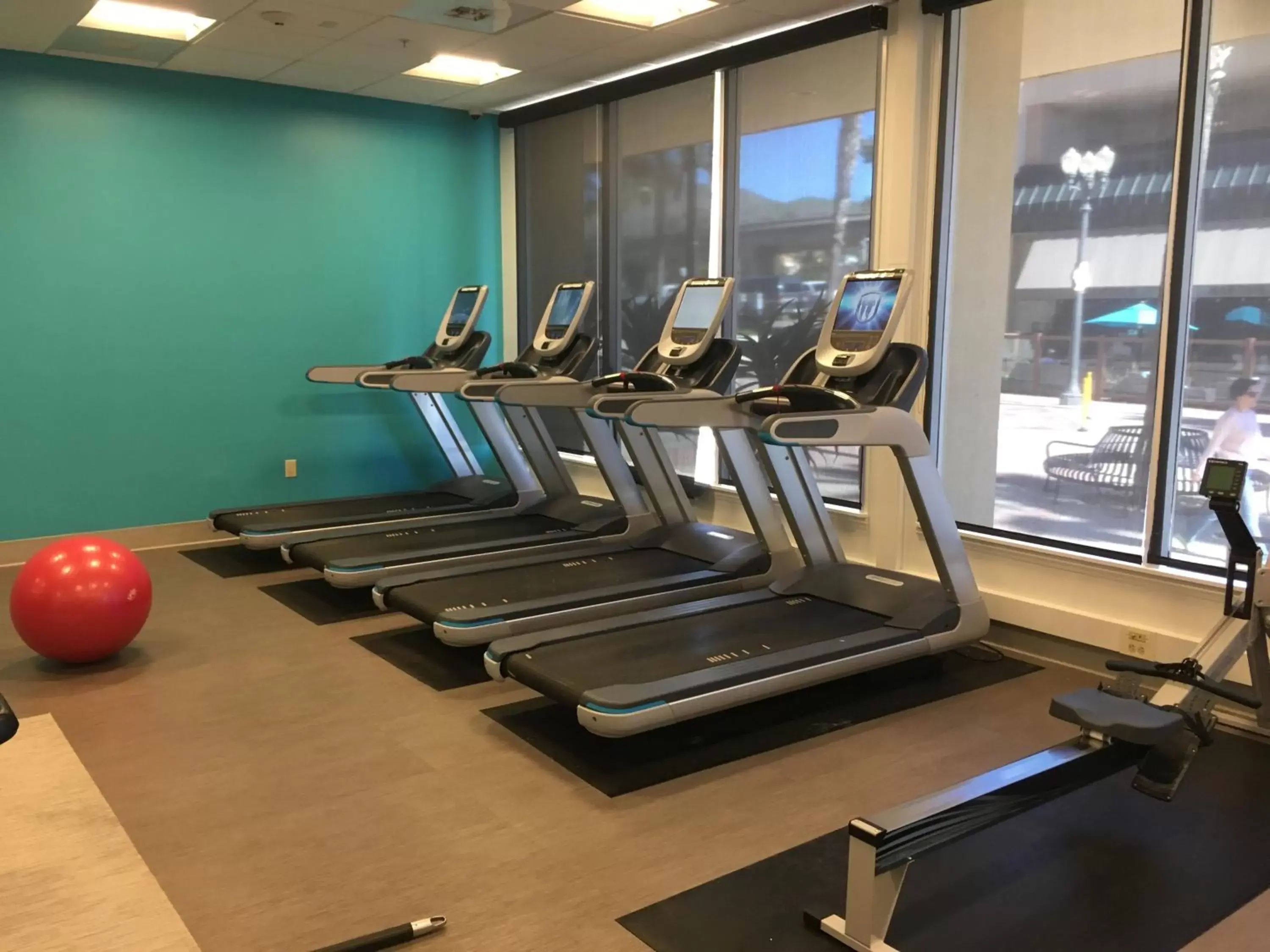 Fitness centre/facilities in Crowne Plaza Ventura Beach by IHG Fitness centre/facilities in Crowne Plaza Ventura Beach by IHG