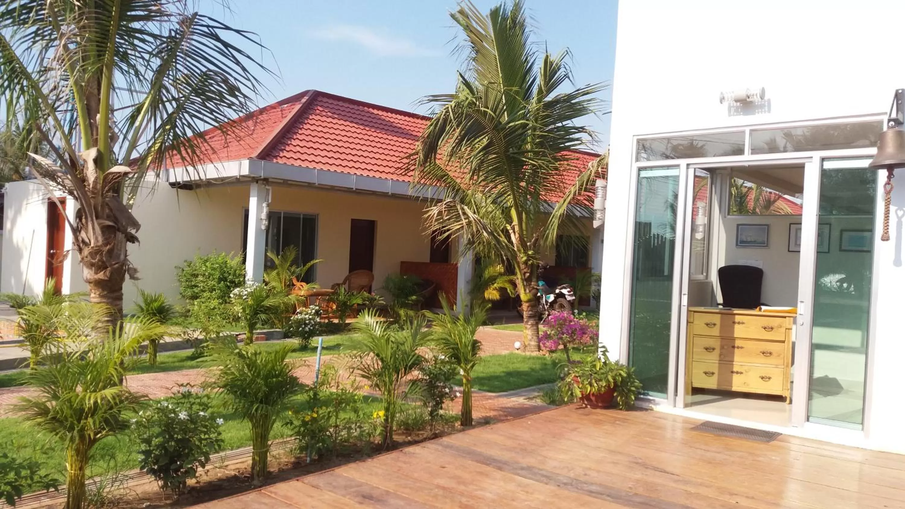 Facade/entrance, Property Building in Spayhiti