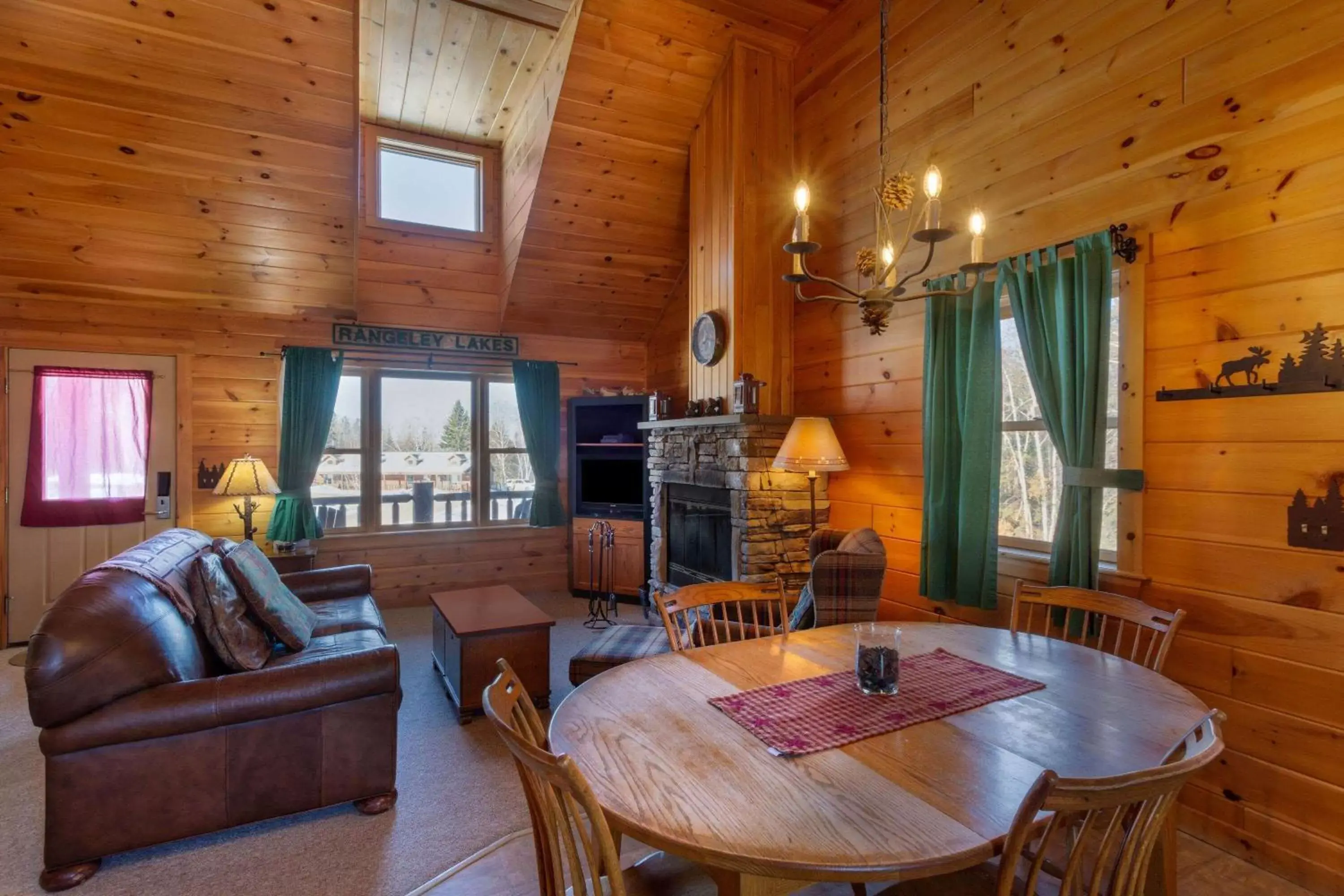 Bed, Seating Area in Rangeley Lake Resort a Ramada by Wyndham