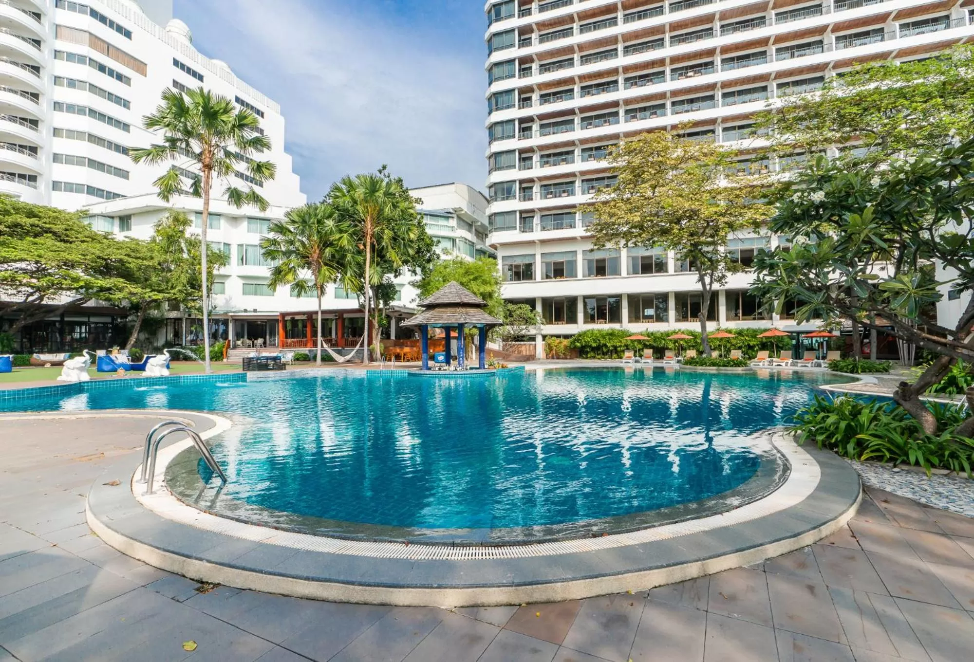 Property building in Cosy Beach Hotel - SHA Extra Plus