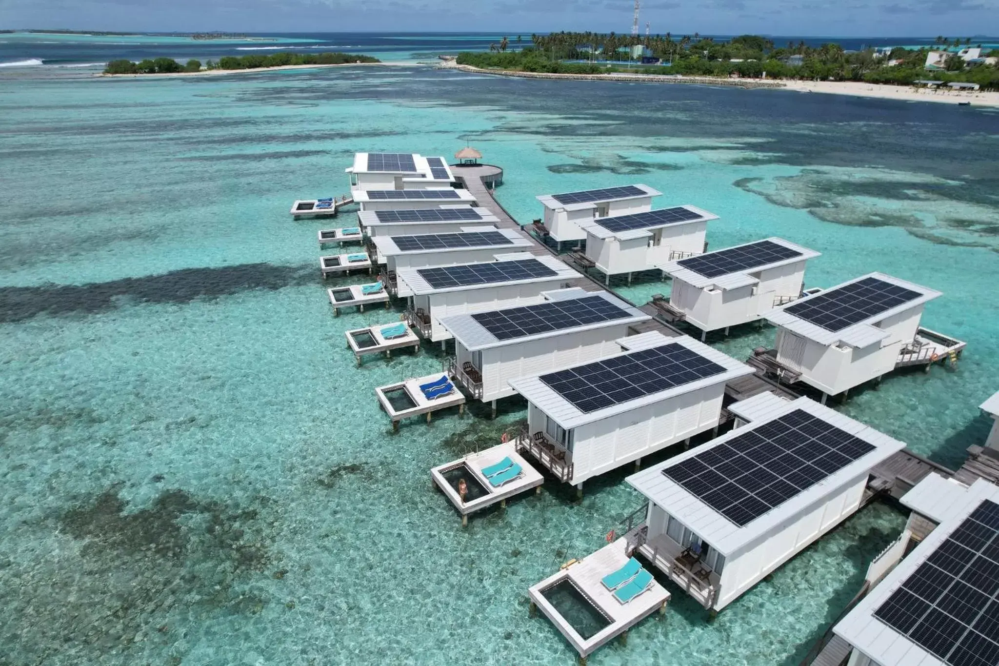 Photo of the whole room, Bird's-eye View in Holiday Inn Resort Kandooma Maldives - Kids Stay & Eat Free