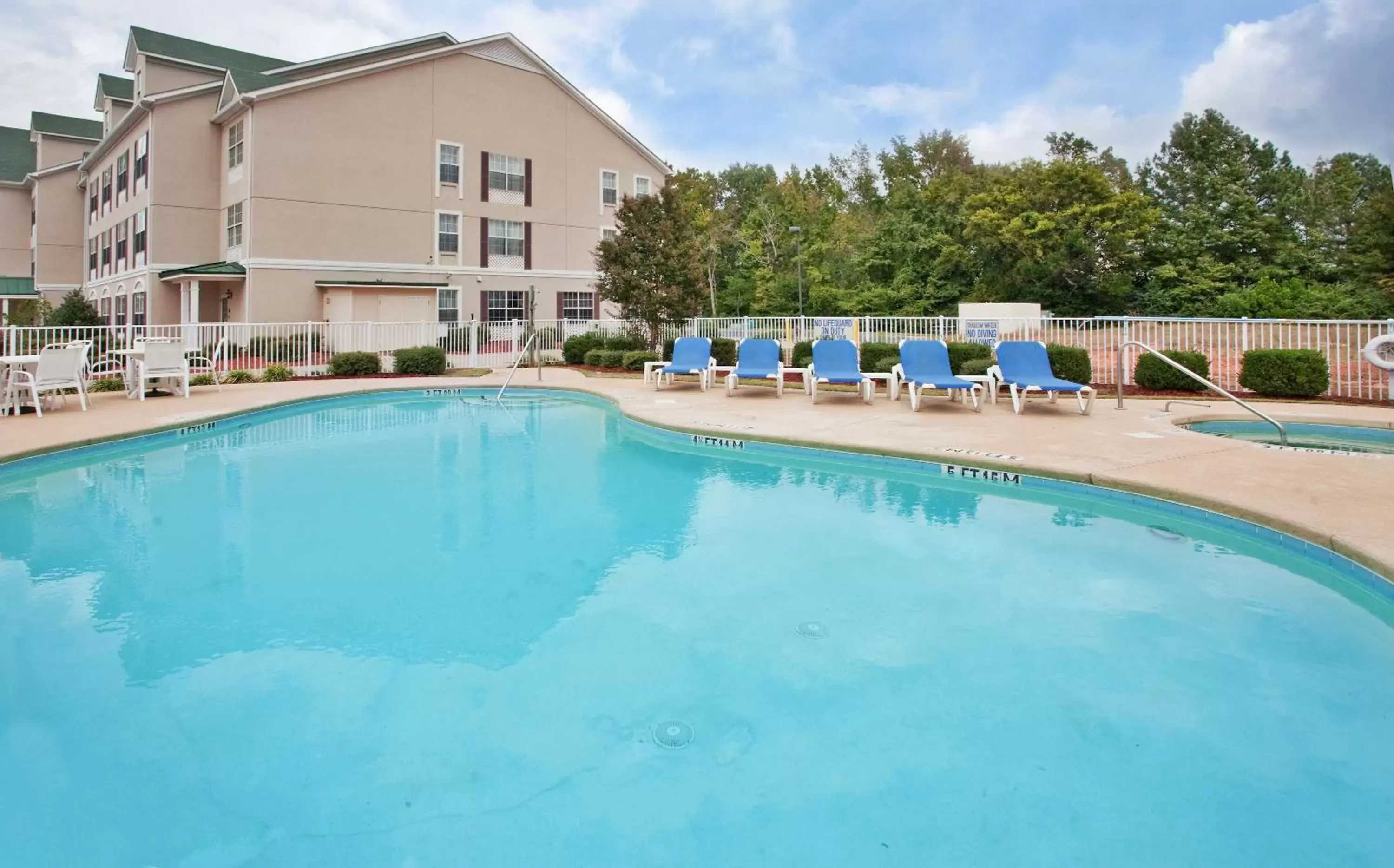 Swimming Pool in Country Inn & Suites by Radisson, Aiken, SC