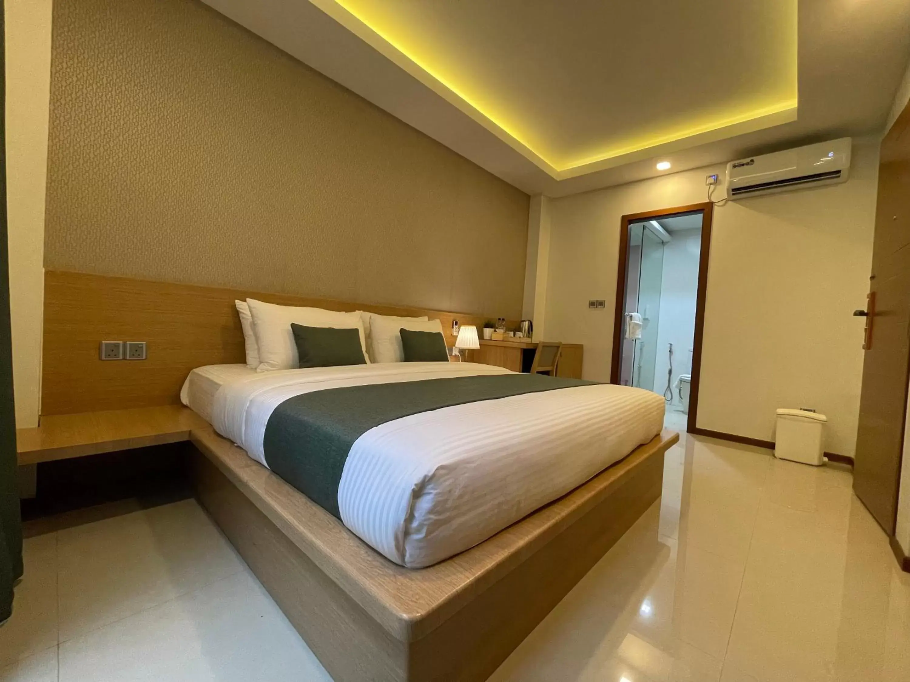 Bedroom, Bed in Huvan Beach Hotel at Hulhumale
