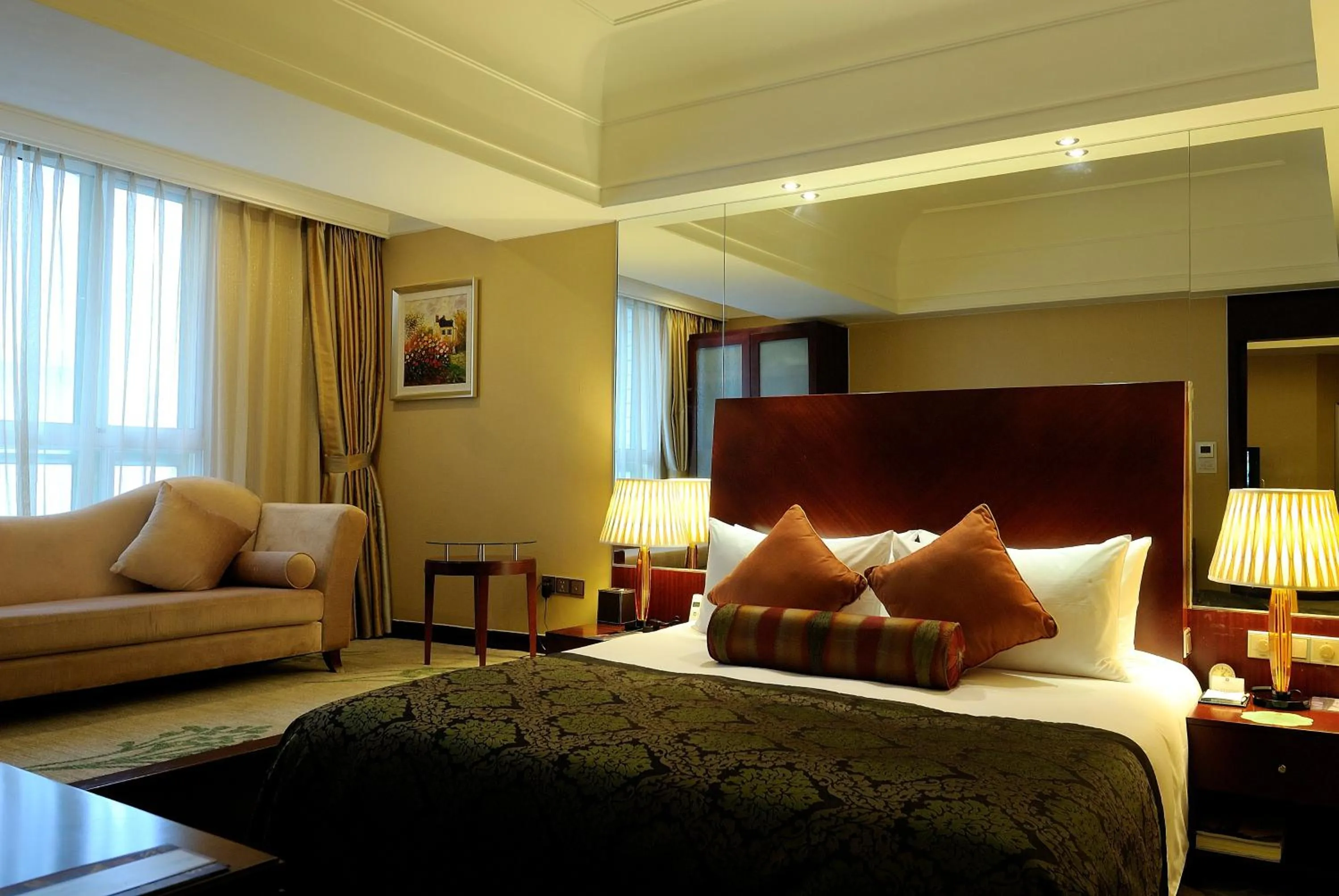 Bed in Merry Hotel Shanghai (Former Rendezvous Merry Hotel Shanghai)