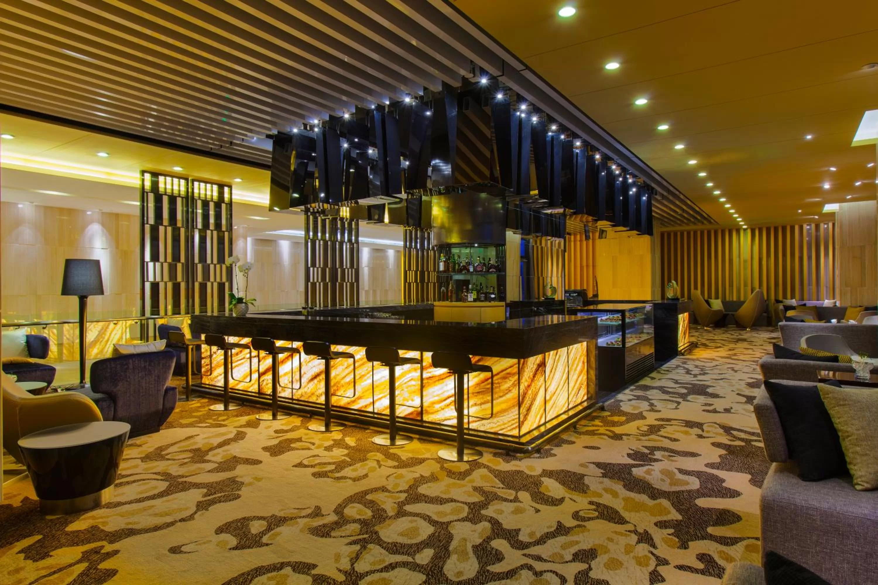 Restaurant/places to eat in Crowne Plaza Tianjin Meijiangnan by IHG