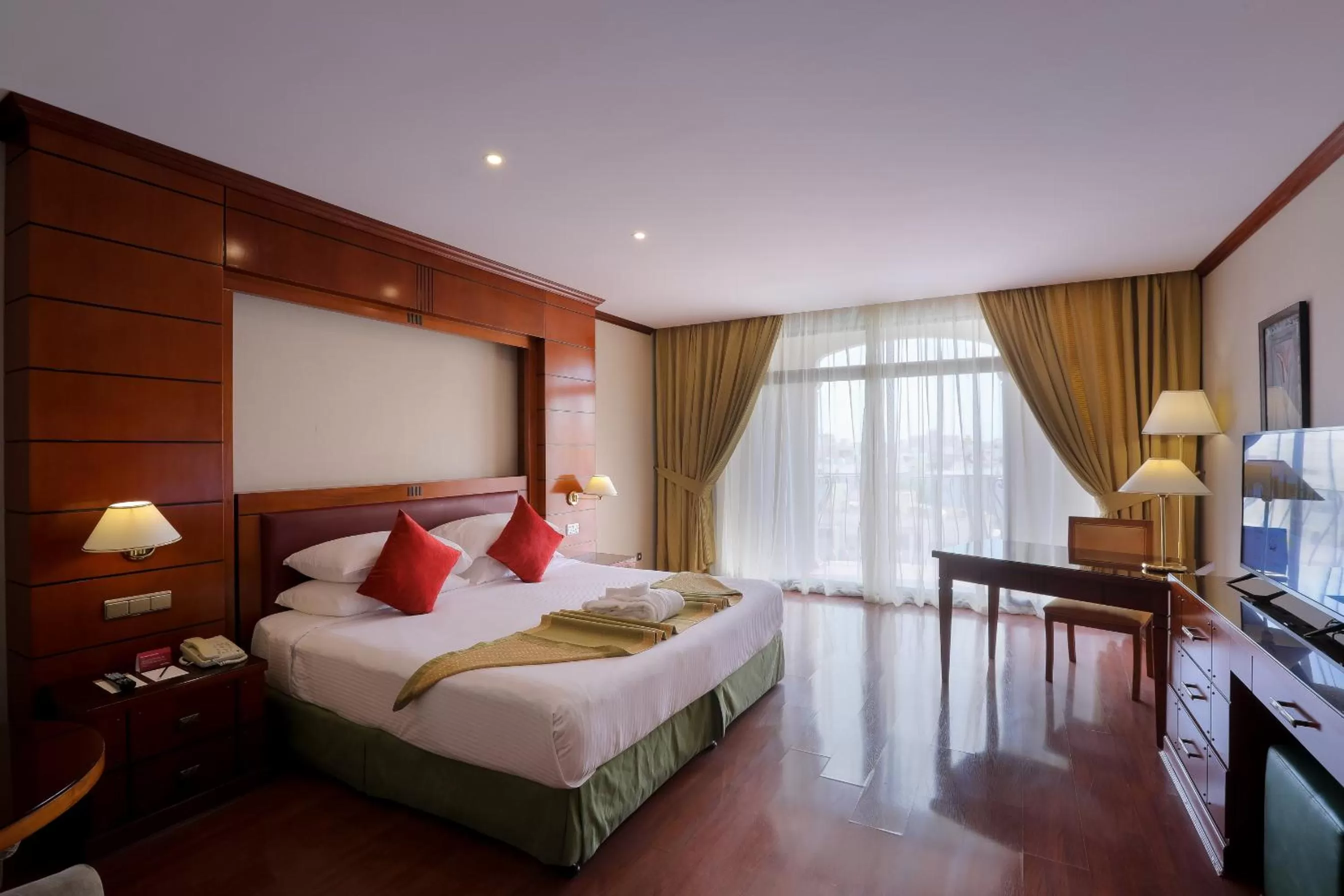 Bed in Mövenpick Hotel Jeddah