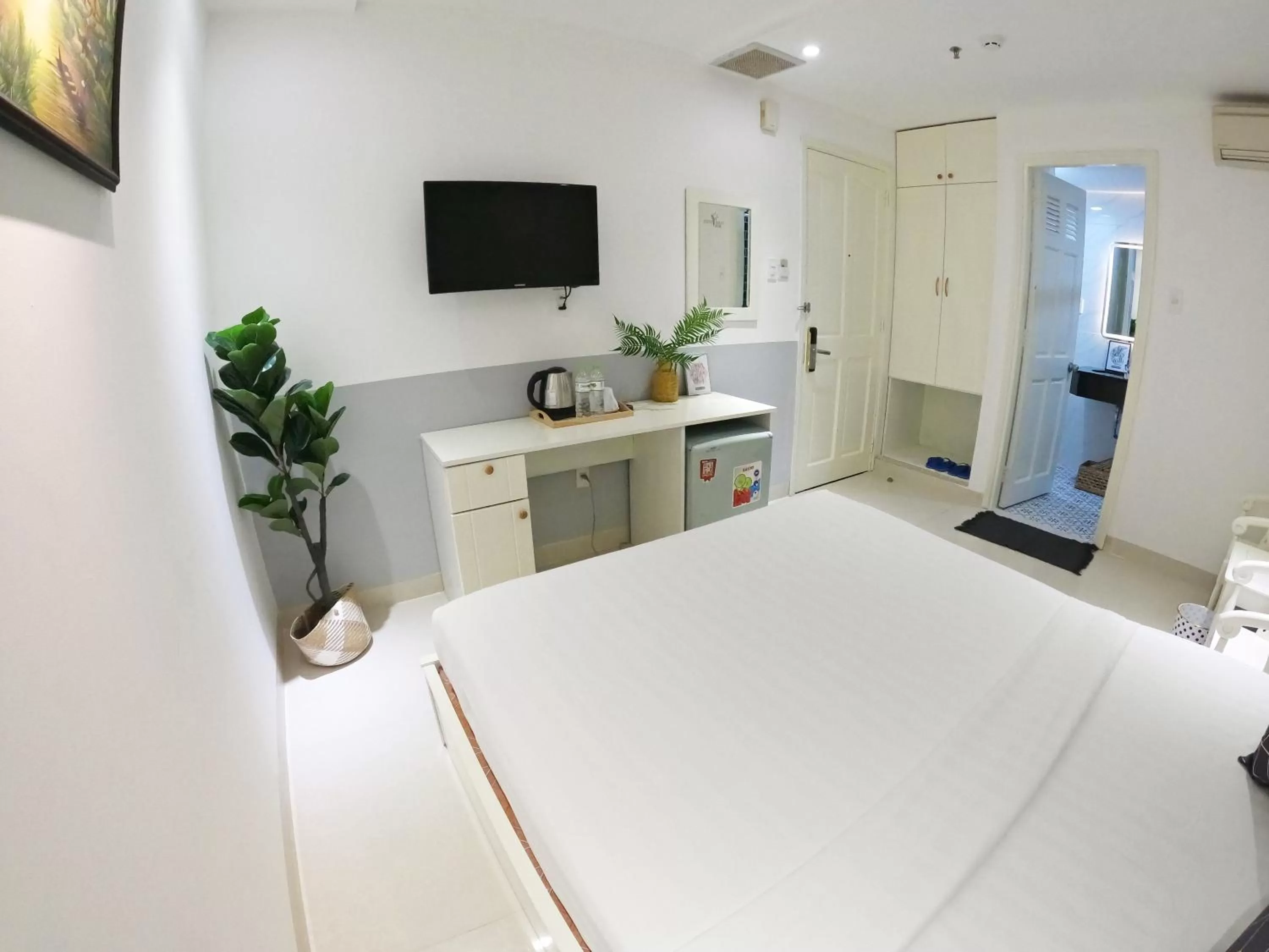 TV and multimedia, Bed in Dinh Phat Hotel