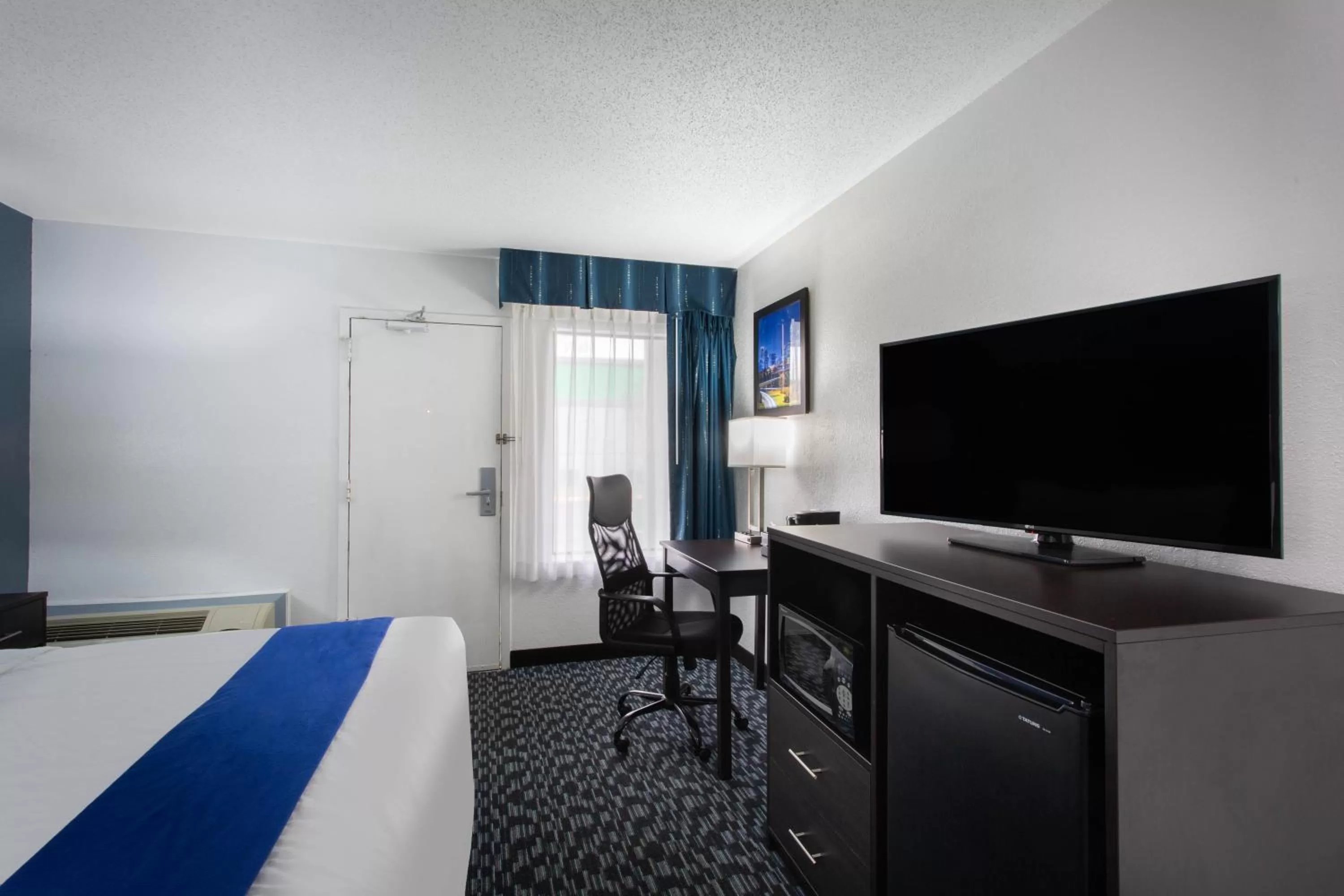King Room - Non-Smoking in Clarion Pointe
