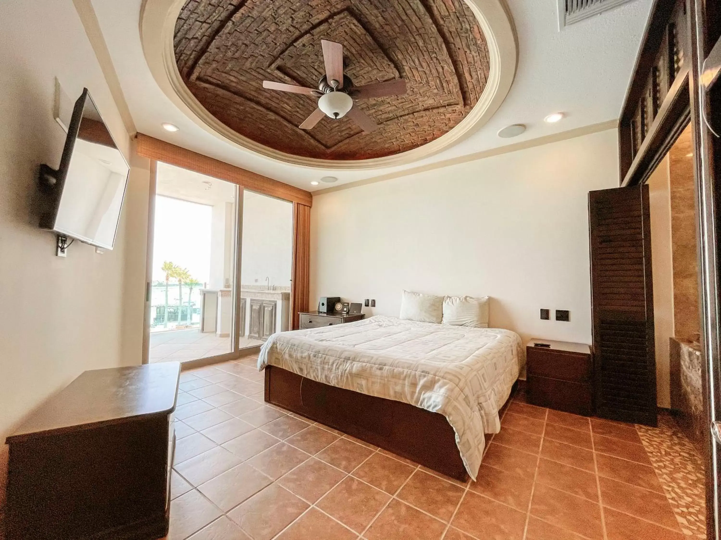 Bedroom, Bed in Esmeralda Beach Resort