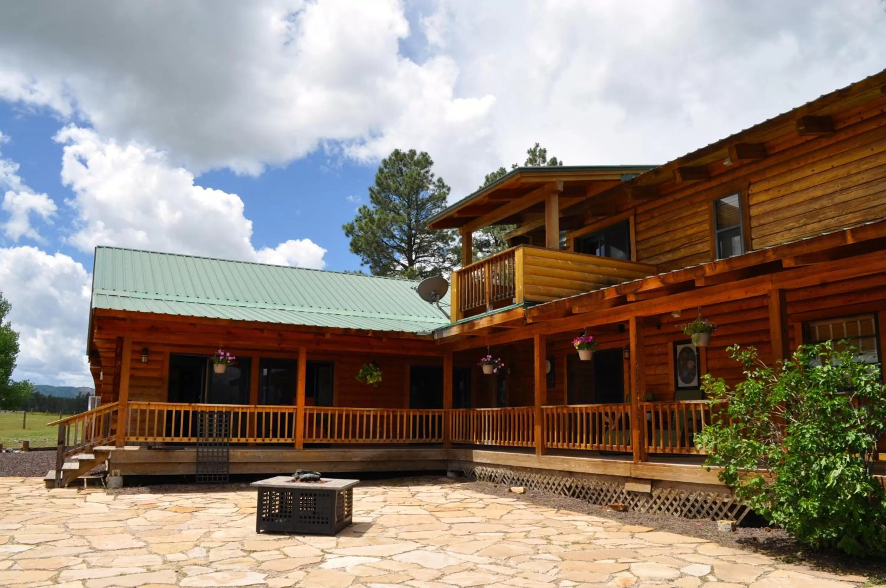 Property building in Elkwood Manor Bed & Breakfast