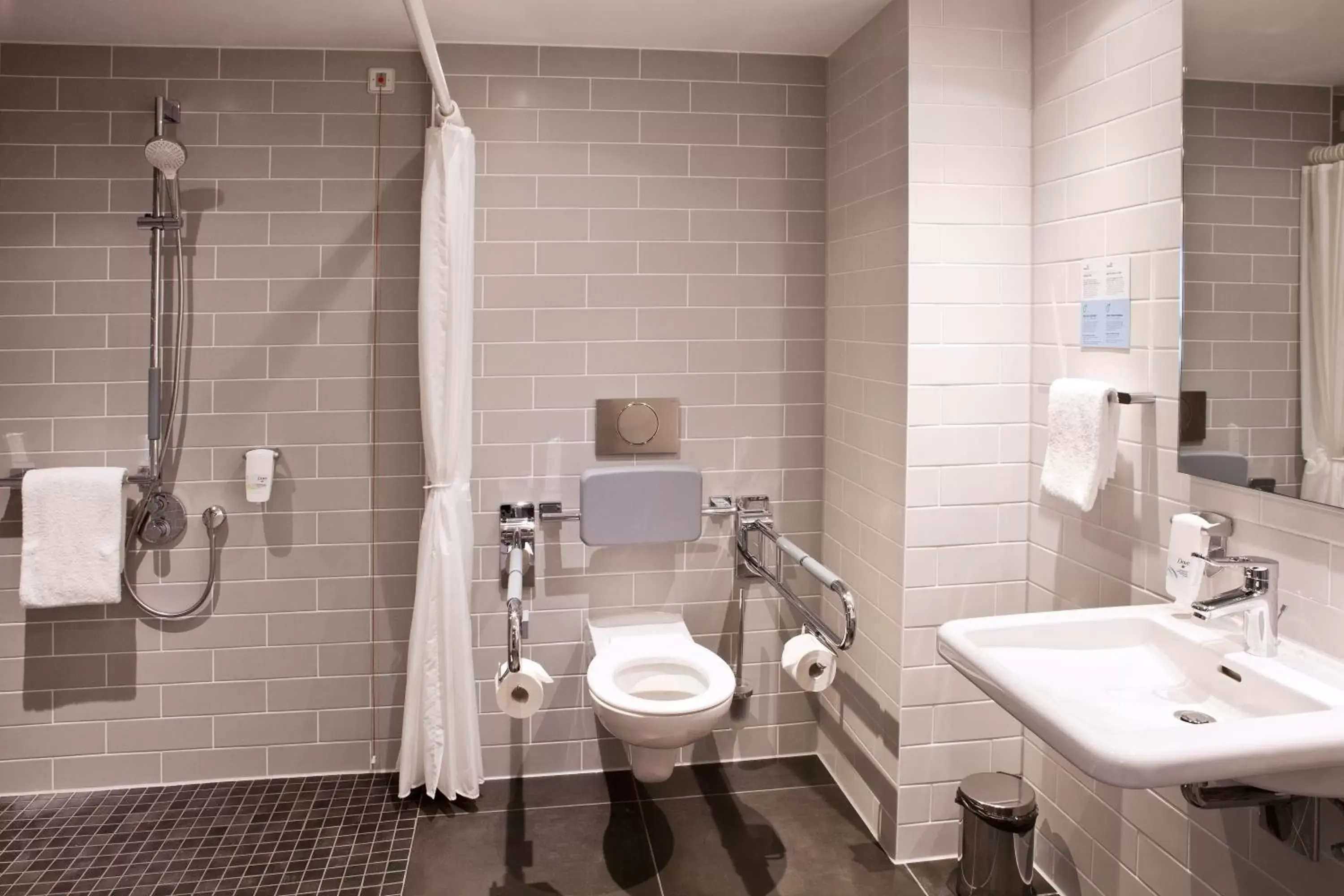 Toilet, Bathroom in Holiday Inn Express Oberhausen, an IHG Hotel