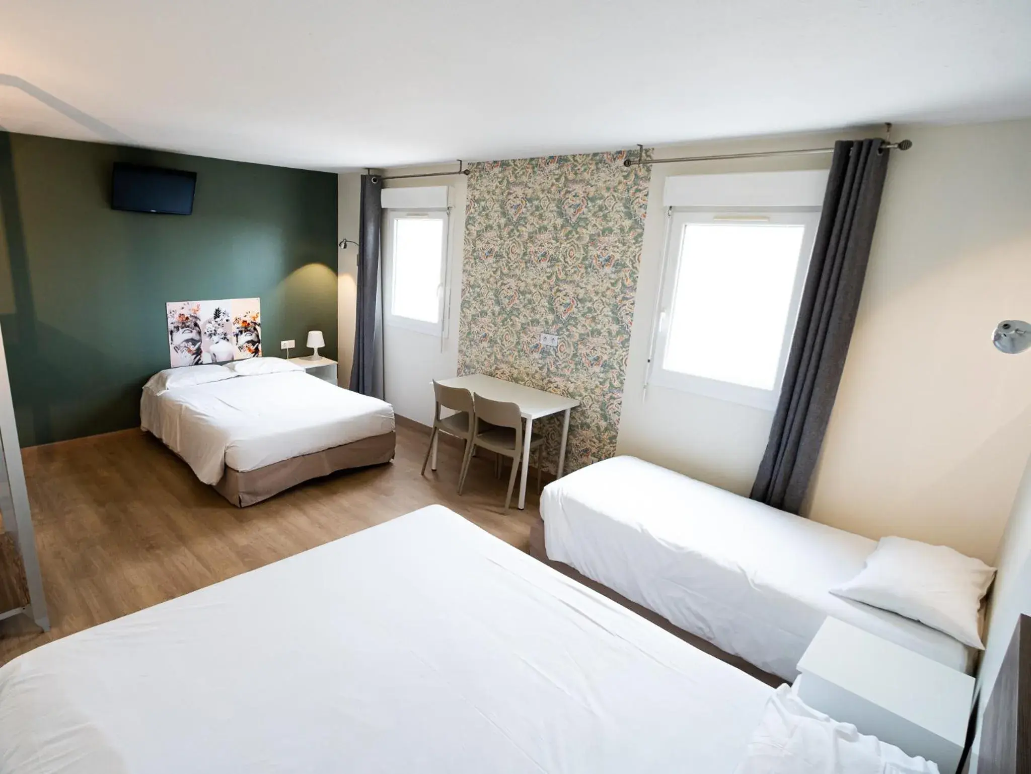 Photo of the whole room, Bed in Hotel Grand Cap