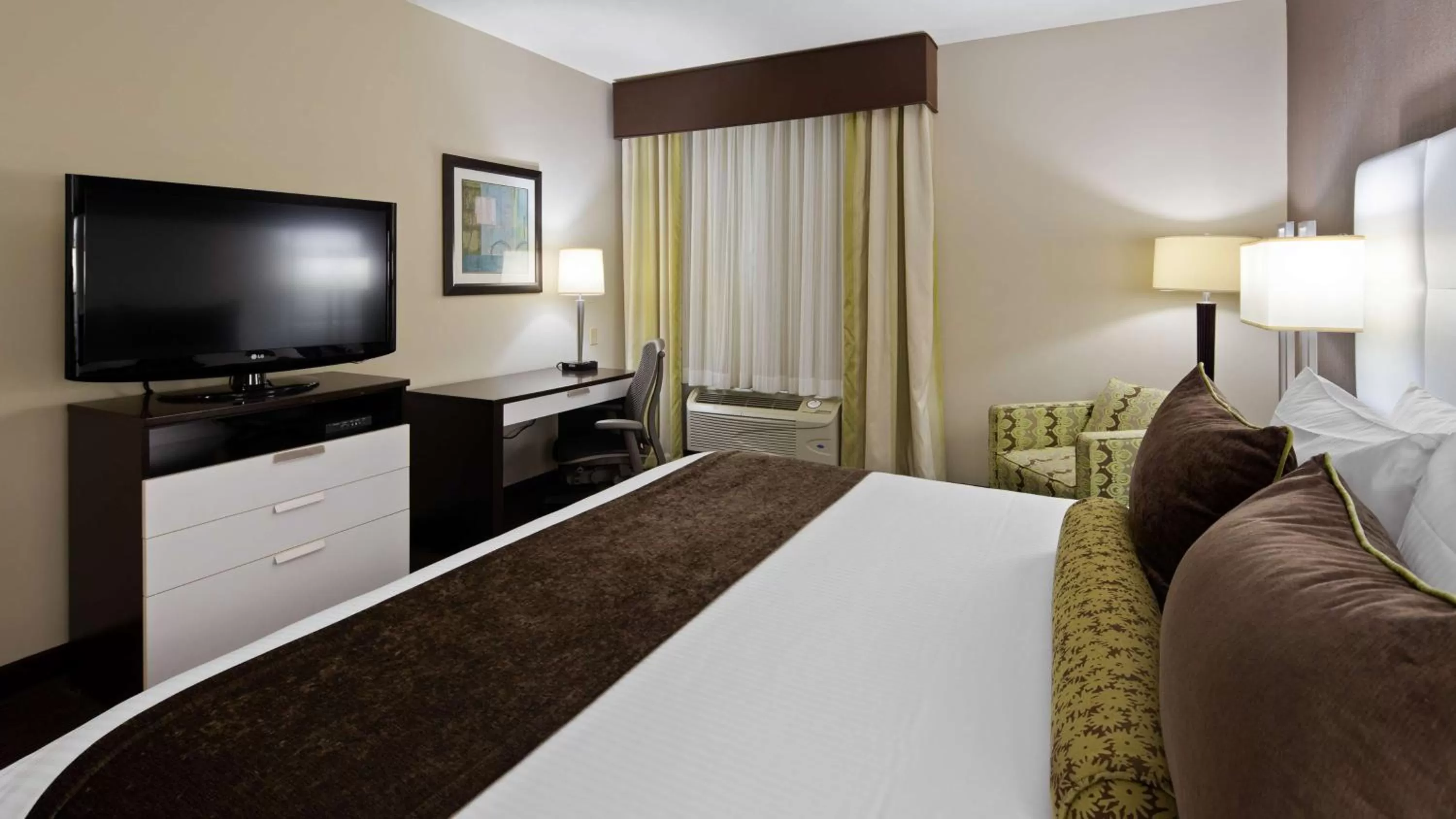 Photo of the whole room, Bed in Best Western Plus Miami Intl Airport Hotel & Suites Coral Gables