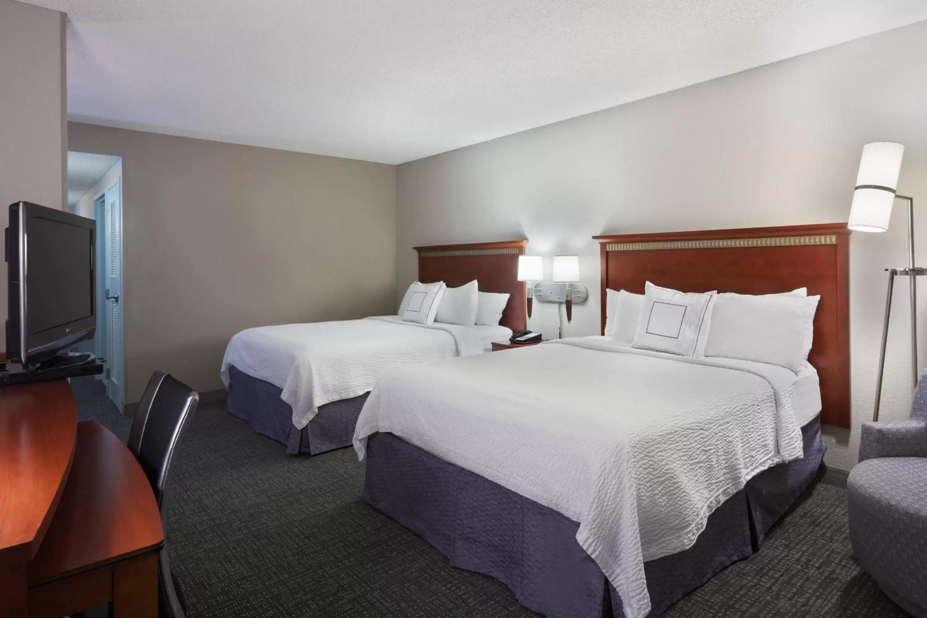 Photo of the whole room, Bed in Courtyard by Marriott Little Rock Downtown