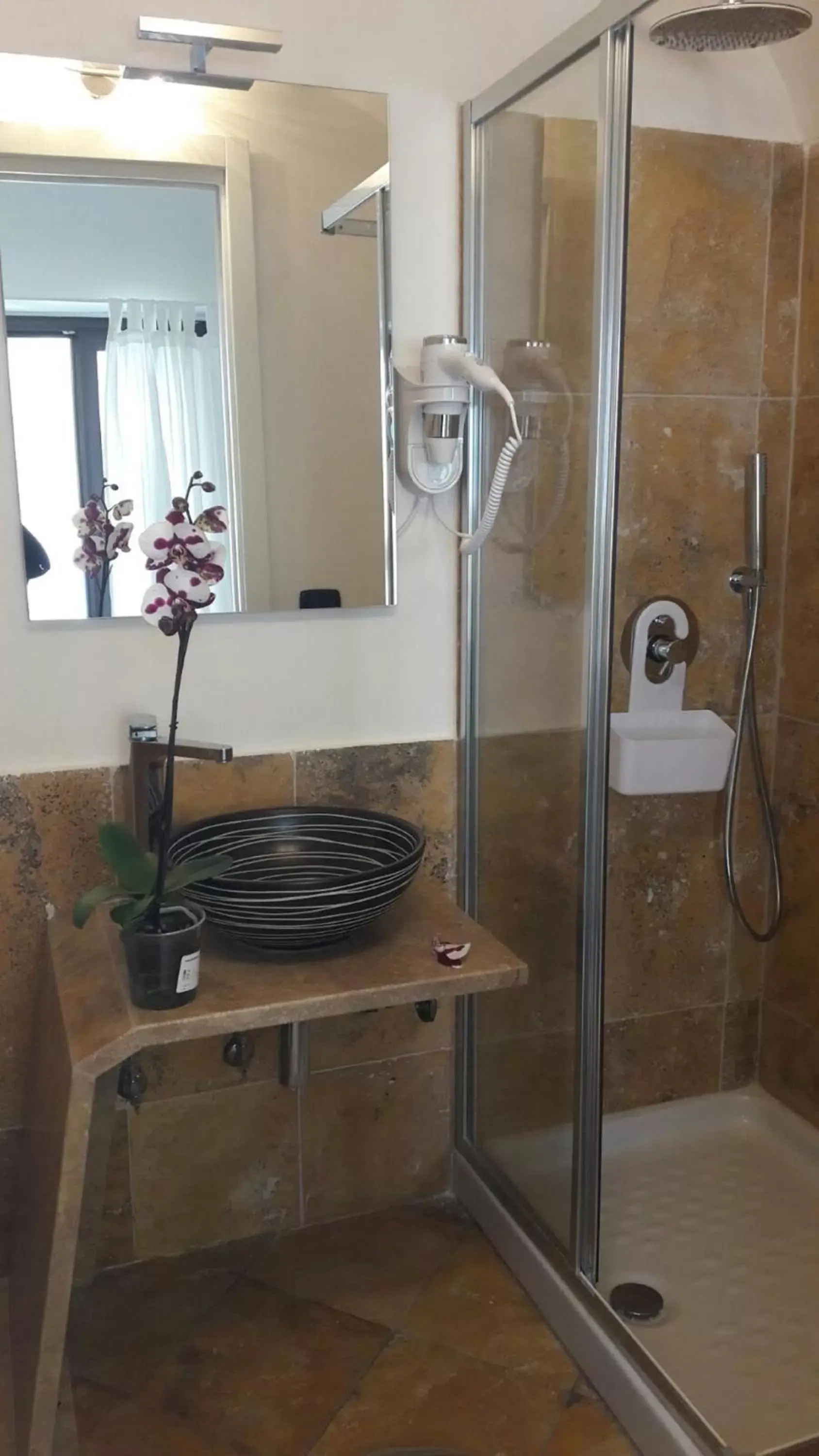 Shower, Bathroom in Il Daviduccio
