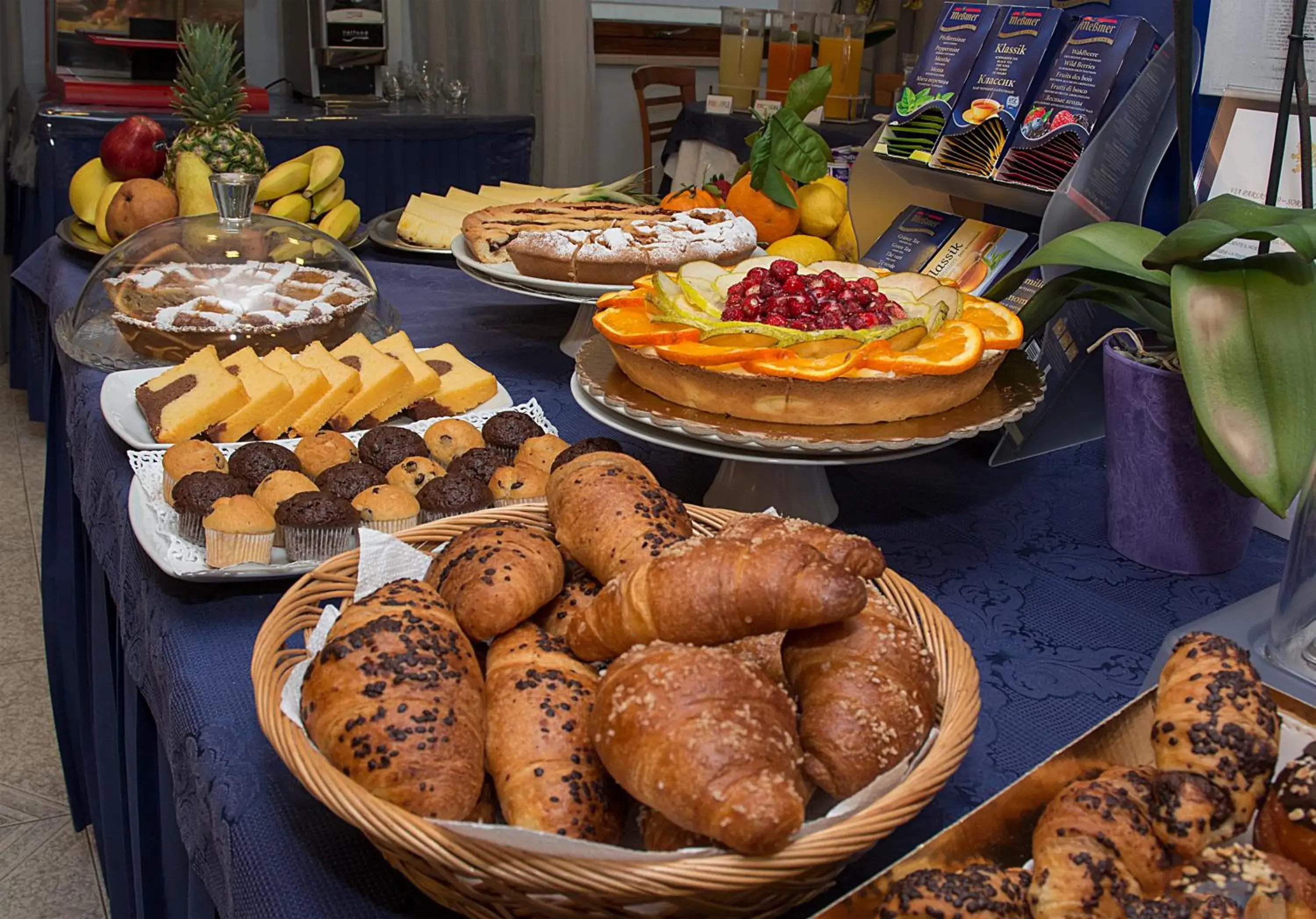 Buffet breakfast in Hotel Leone