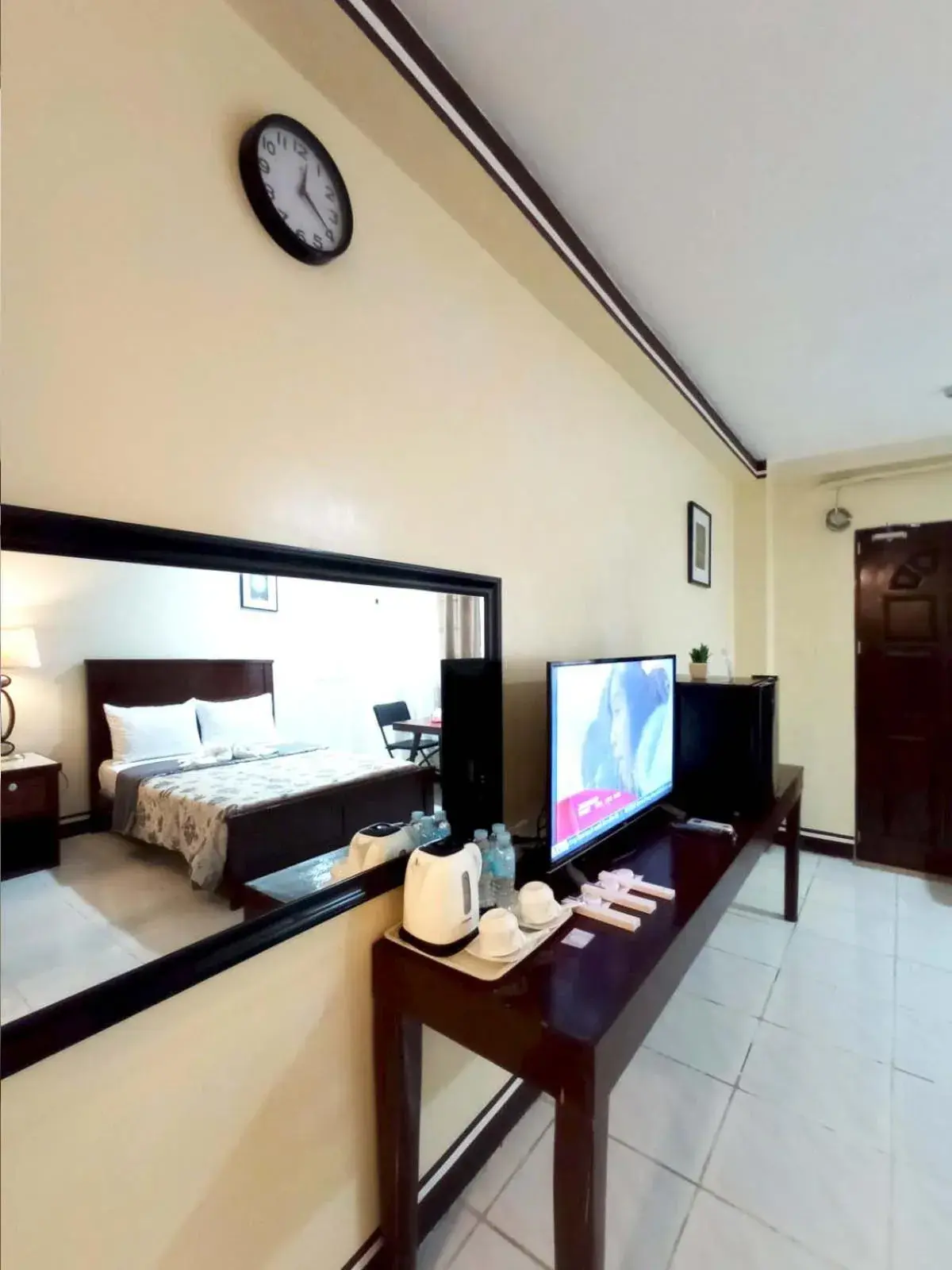 TV and multimedia, TV/Entertainment Center in B&J Guesthouse Tagbilaran