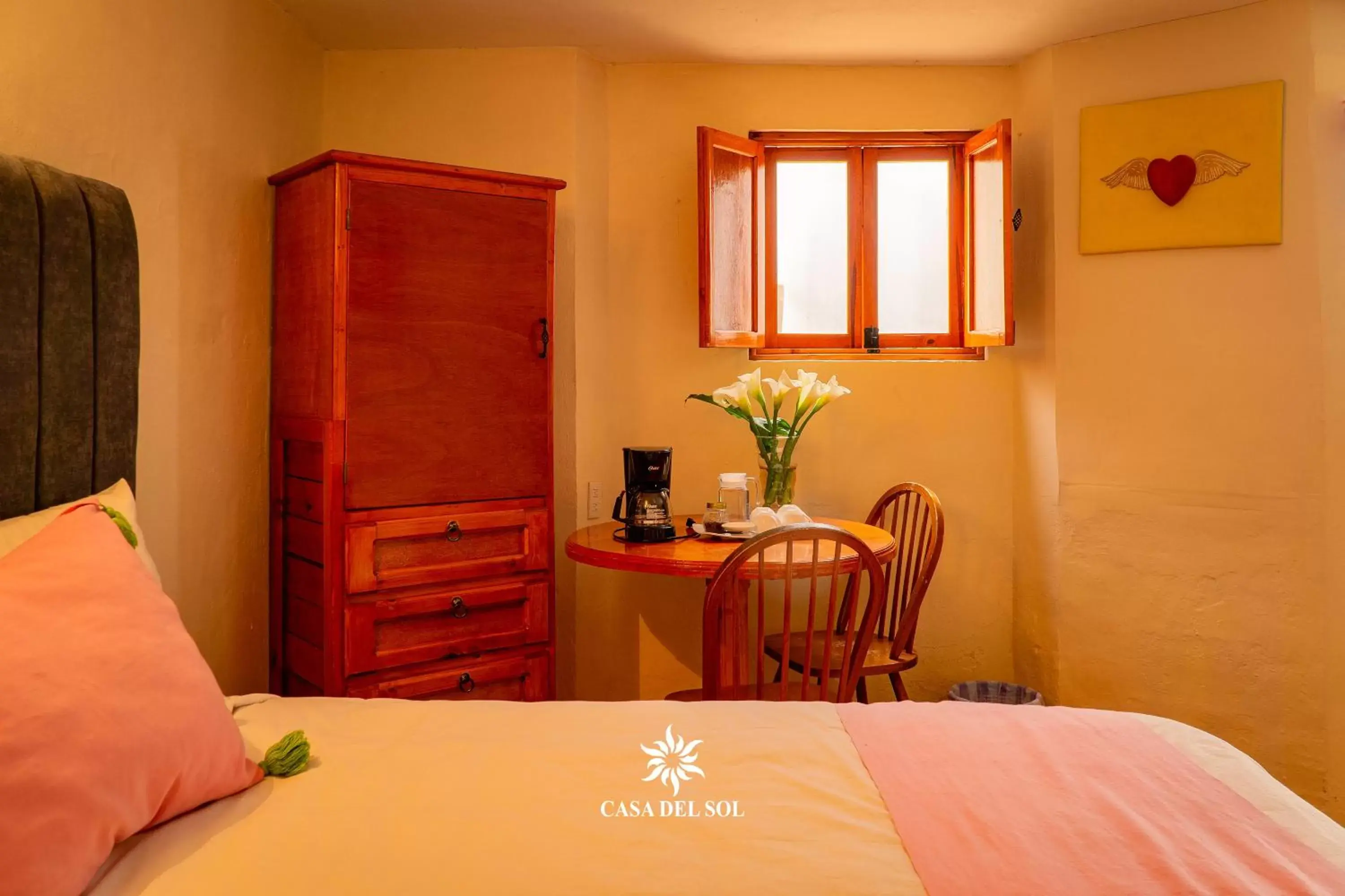 Coffee/tea facilities, Bed in Hotel Casa del Sol