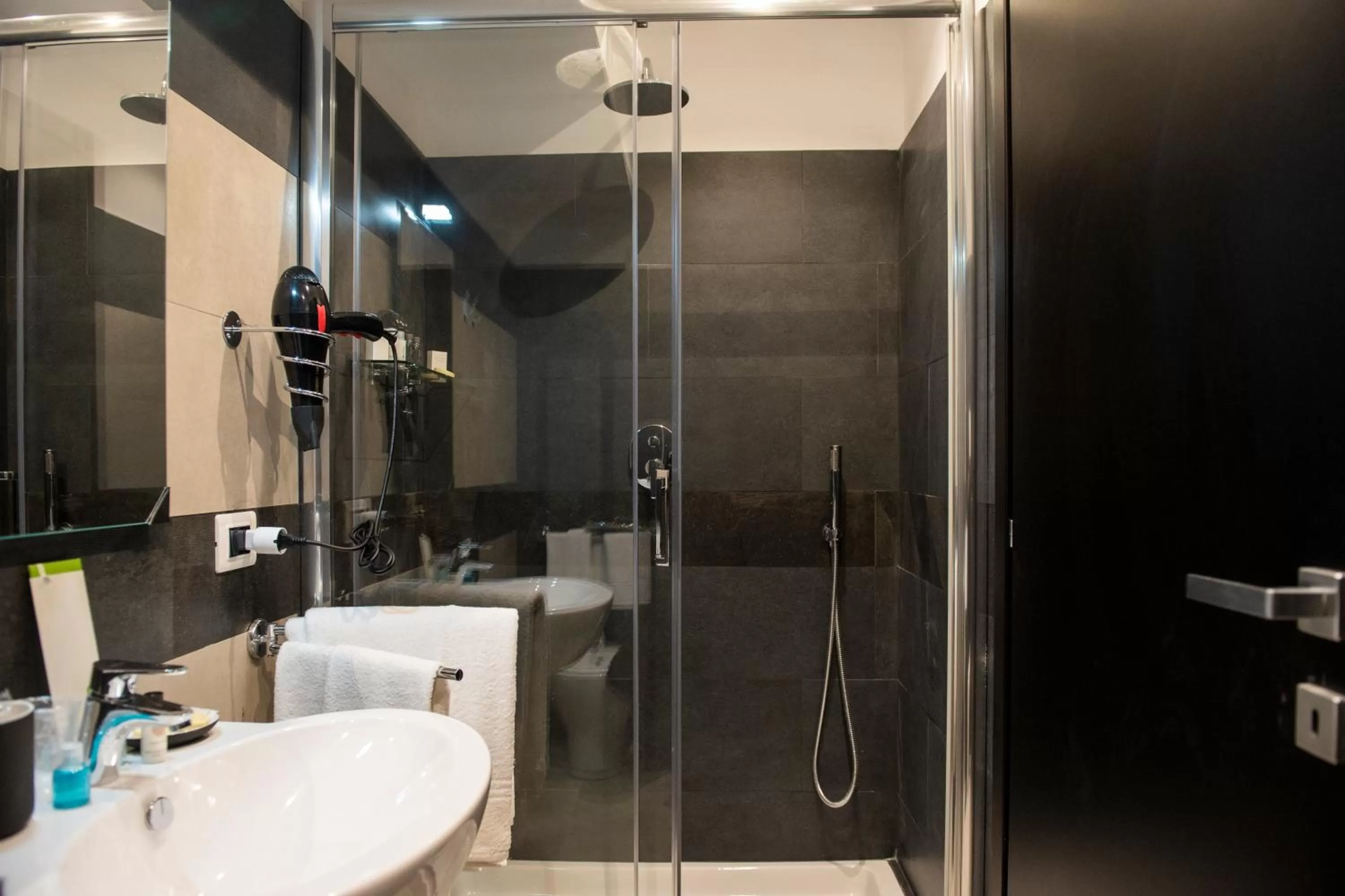 Bathroom in D'amelio'S suites