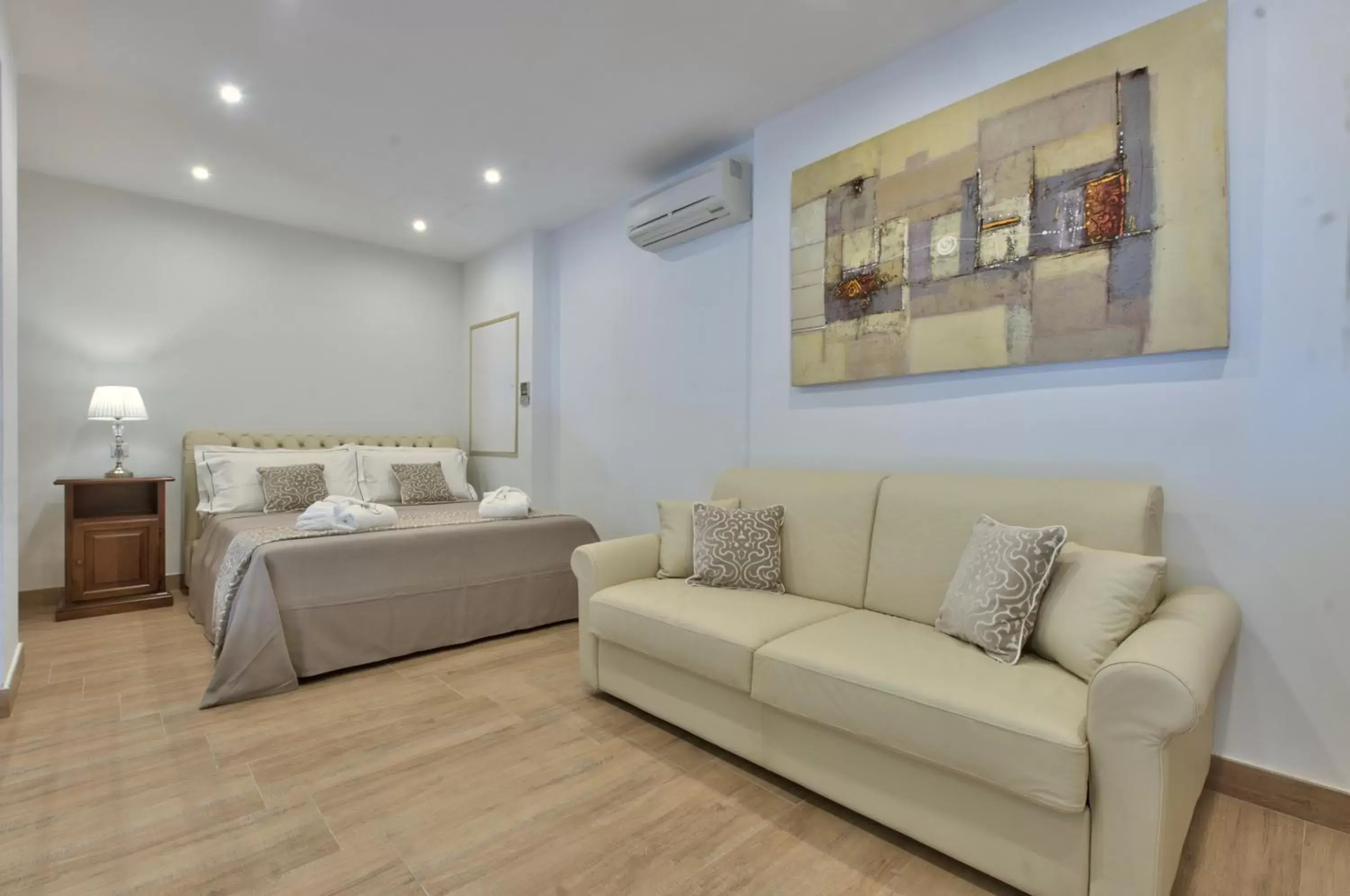 Bed, Seating Area in Palazzo Violetta Boutique Hotel