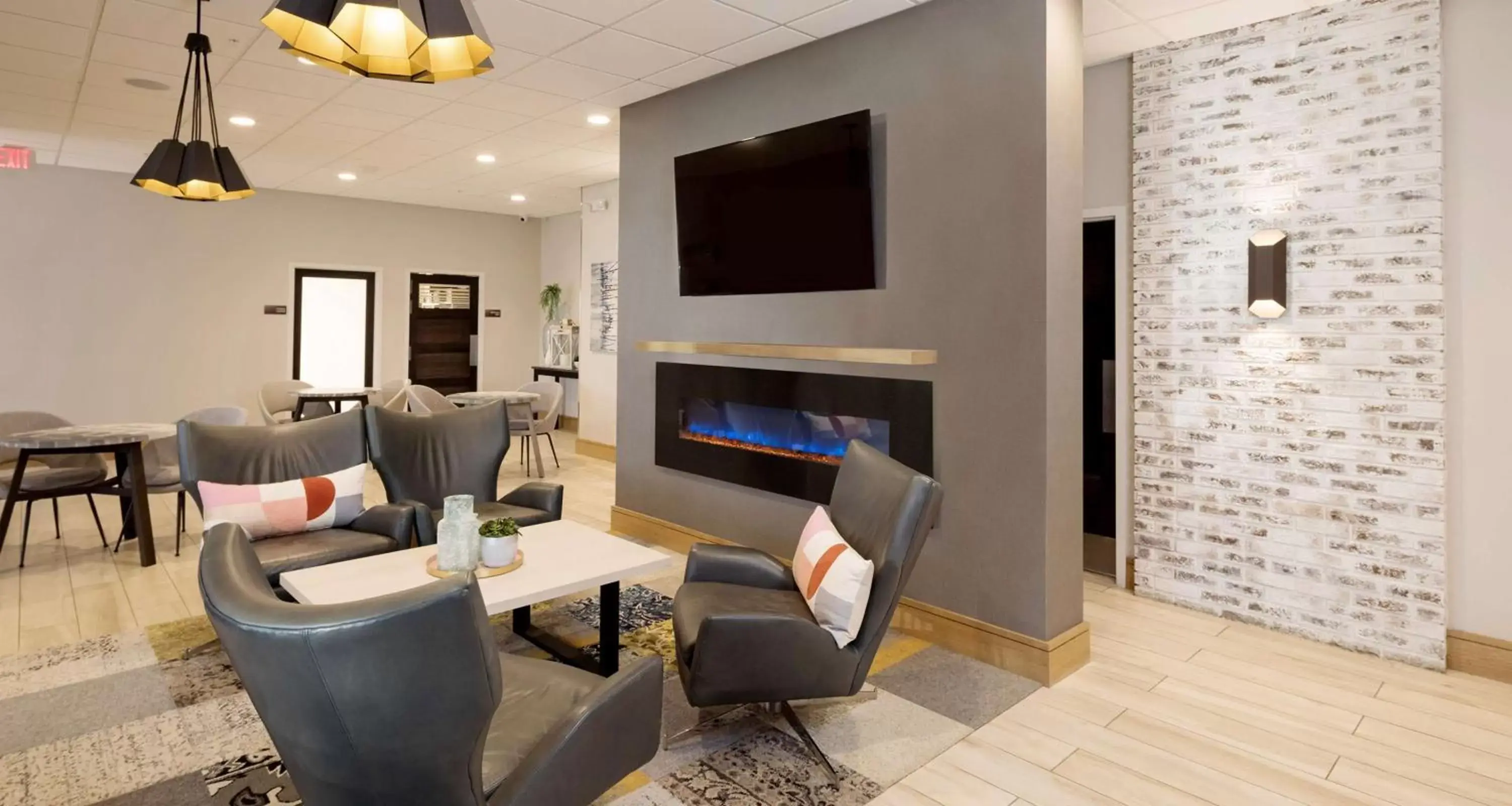 Lounge or bar, Seating Area in The Rushmore Hotel & Suites; BW Premier Collection