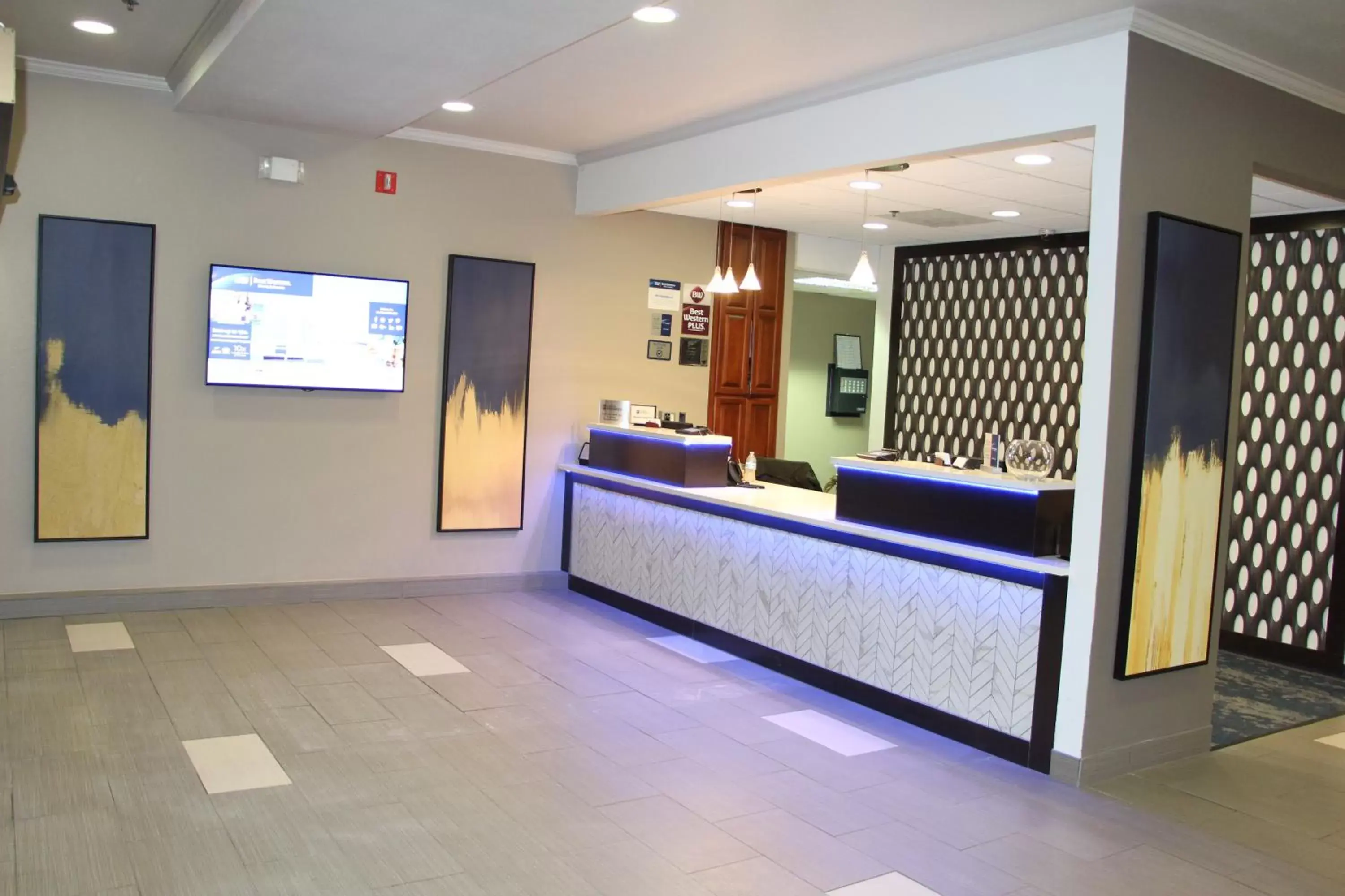 Lobby or reception, Lobby/Reception in Best Western Plus Kansas City Airport - KCI East