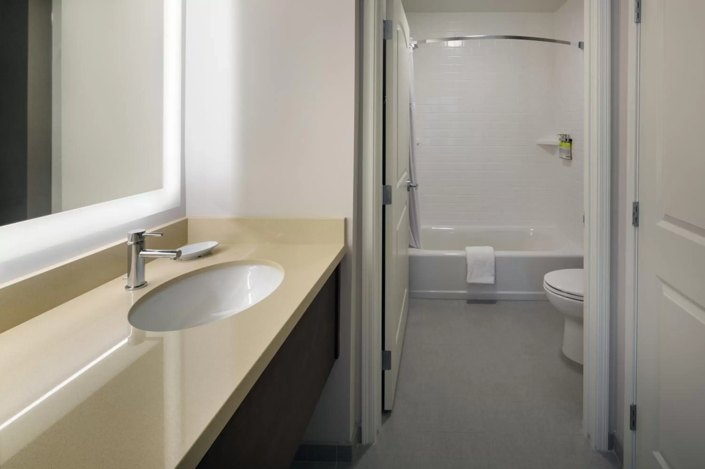 Shower, Bathroom in Staybridge Suites - Phoenix – Biltmore Area, an IHG Hotel