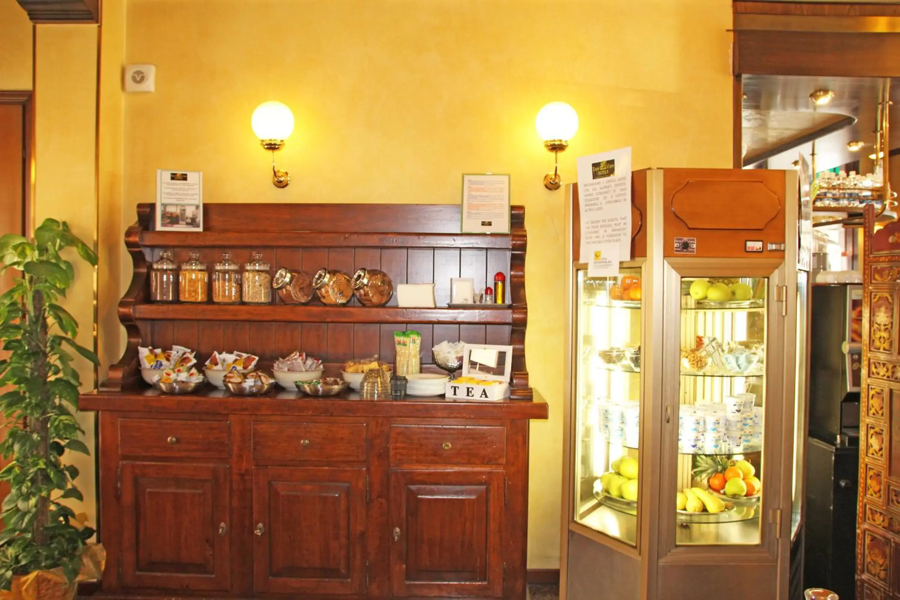 Lounge or bar in Albergo Ristorante Leon d'Oro Lounge or bar in Albergo Ristorante Leon d'Oro