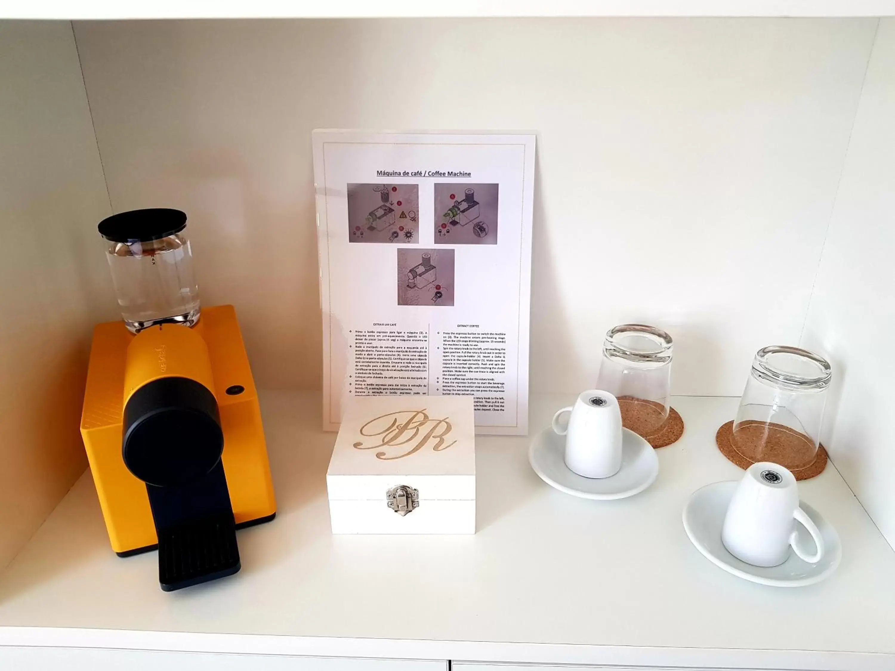 Coffee/tea facilities in Bellu Suites