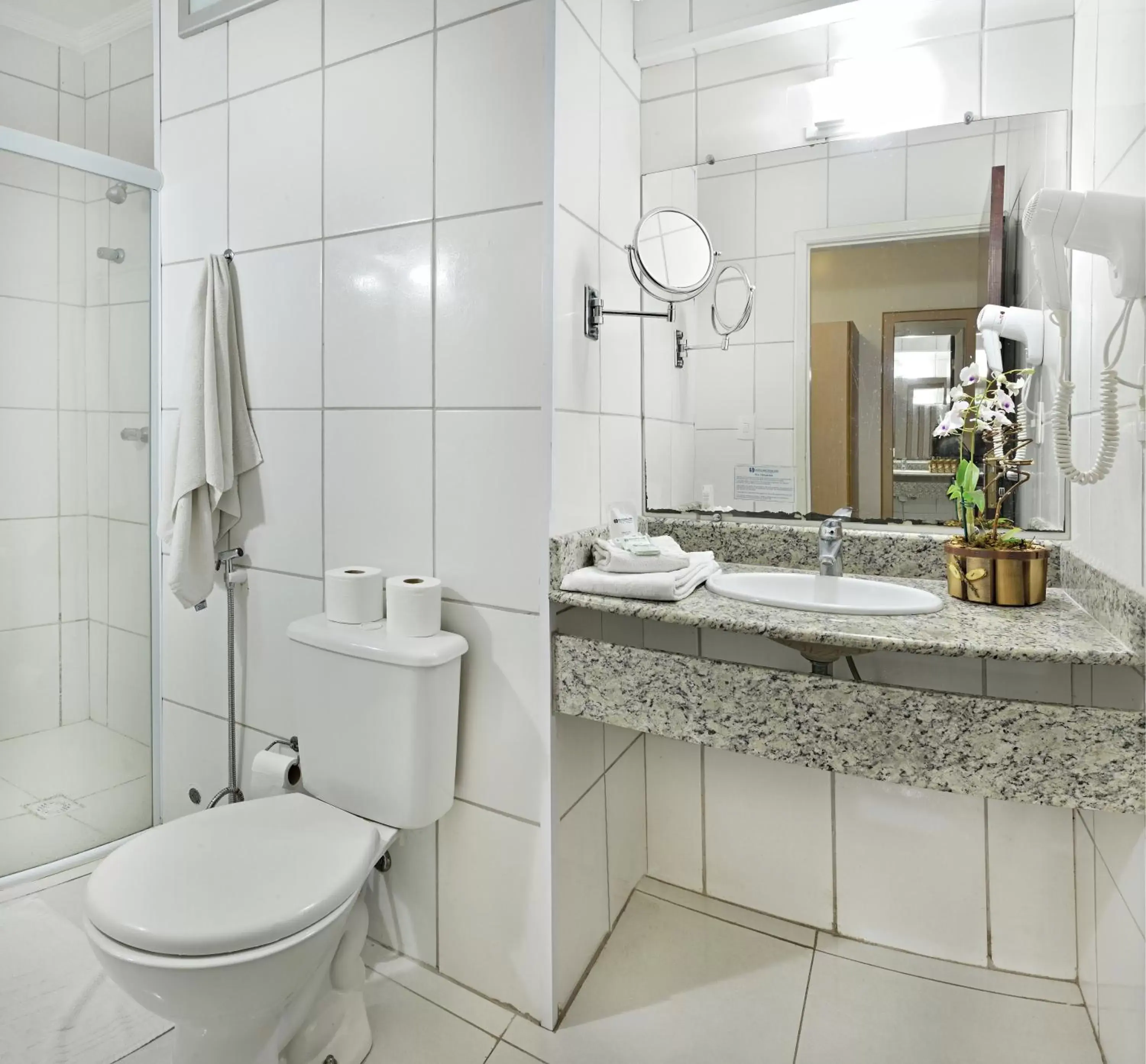 Bathroom in Nacional Inn Piracicaba