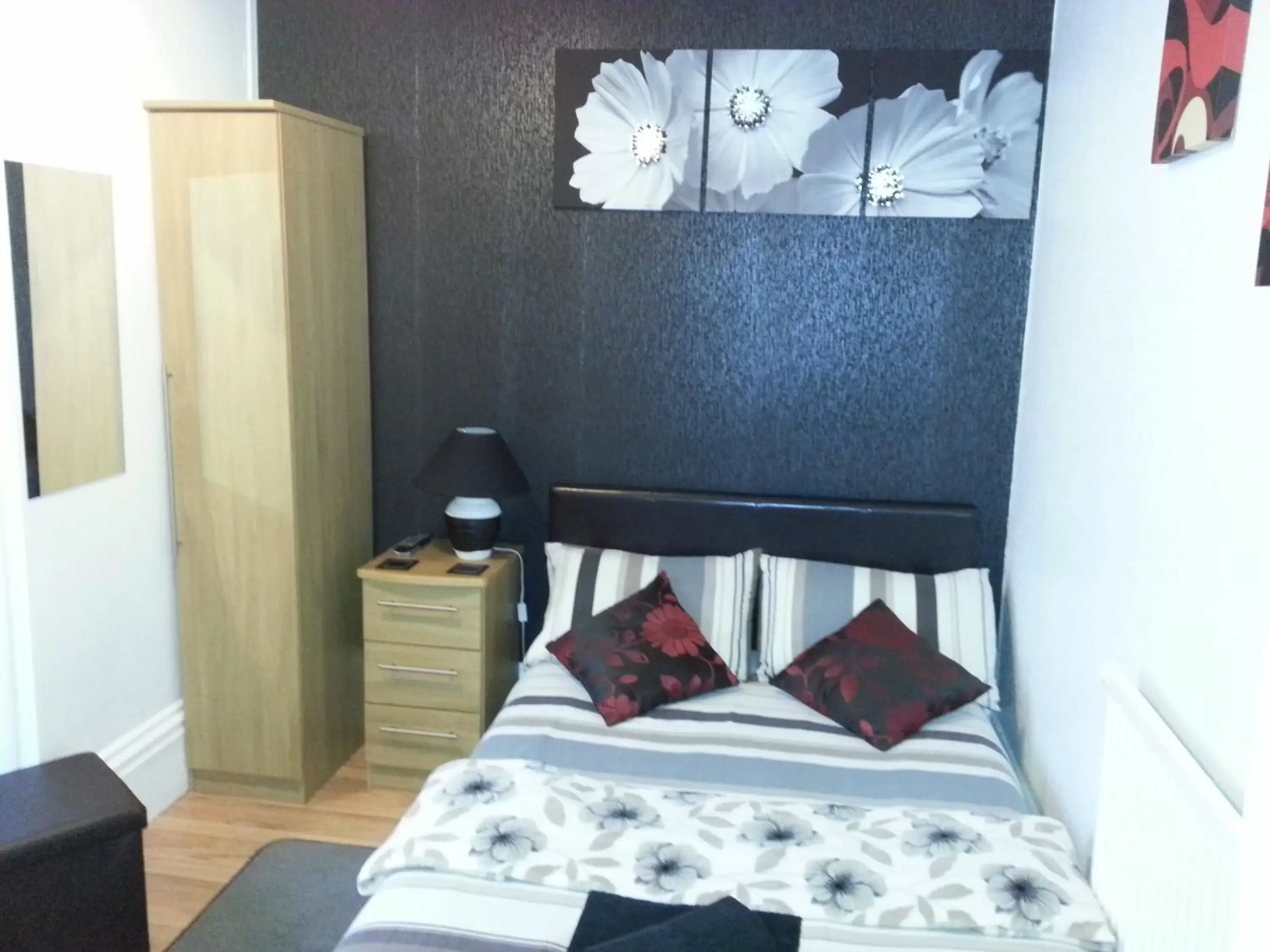 Small Double Room in Sunnyside Hotel Small Double Room in Sunnyside Hotel