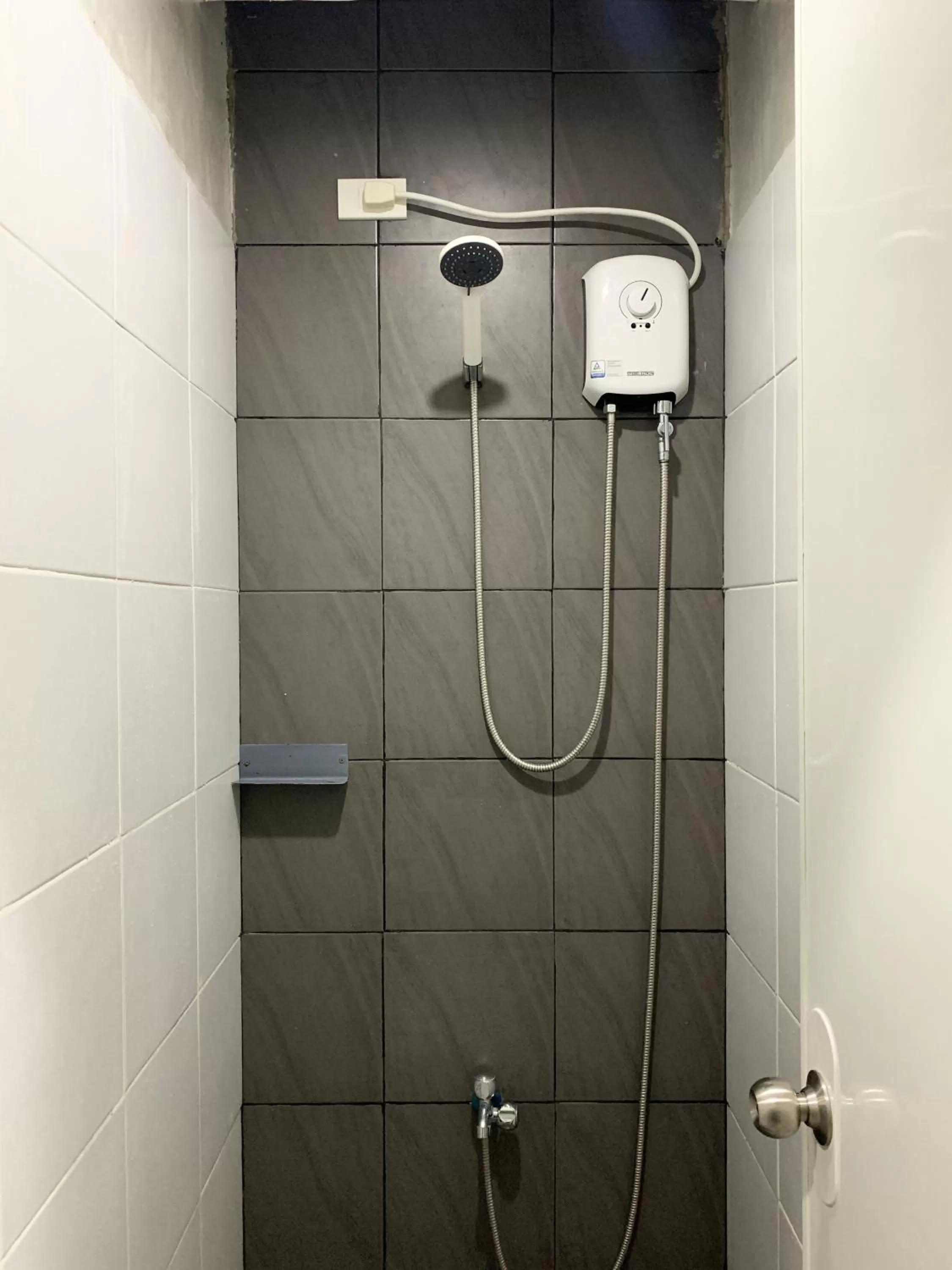 Shower in HappyNest Hostel Cebu