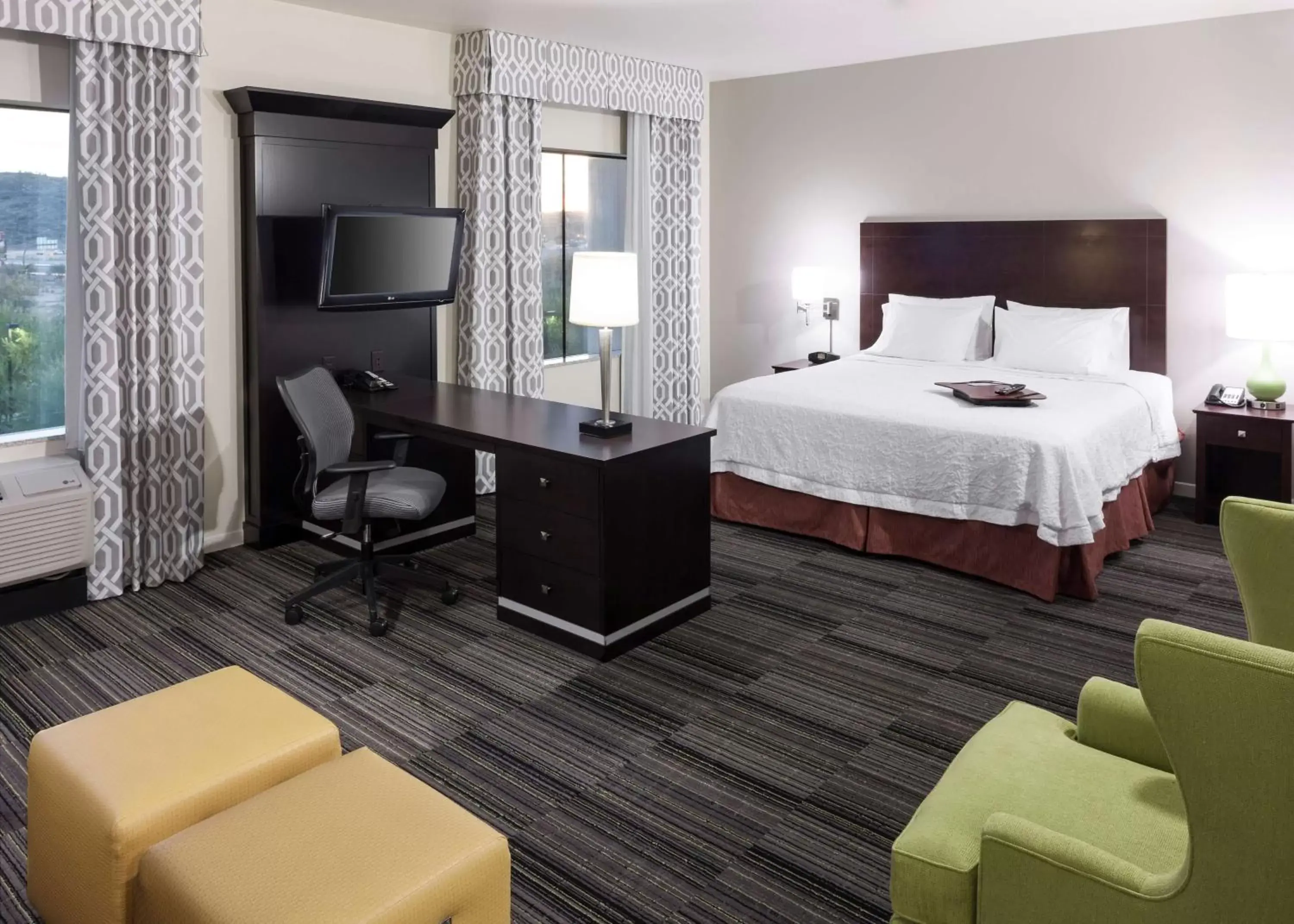 Bed in Hampton Inn & Suites Phoenix North/Happy Valley