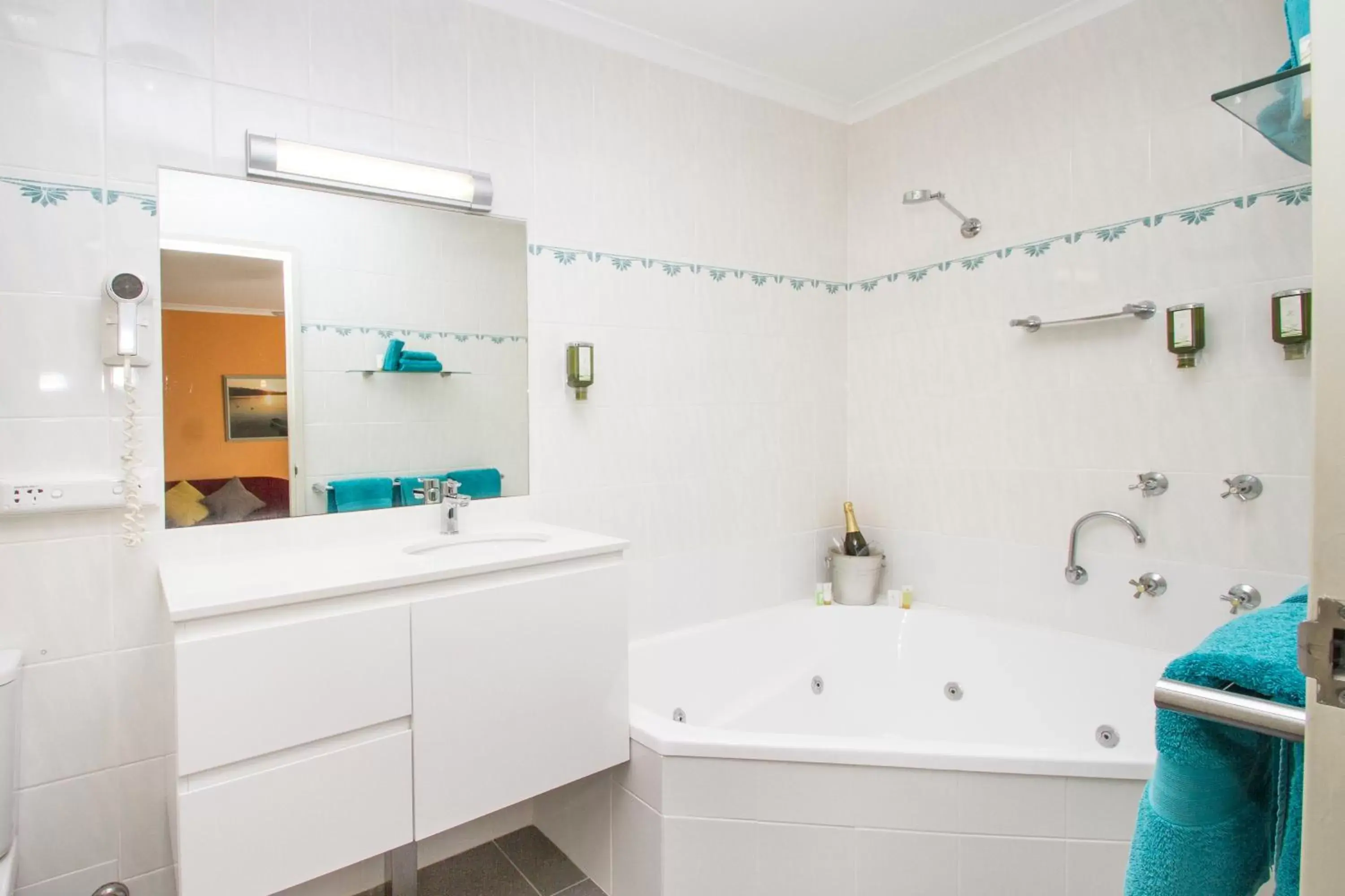 Bathroom in Fairway Motor Inn Bathroom in Fairway Motor Inn