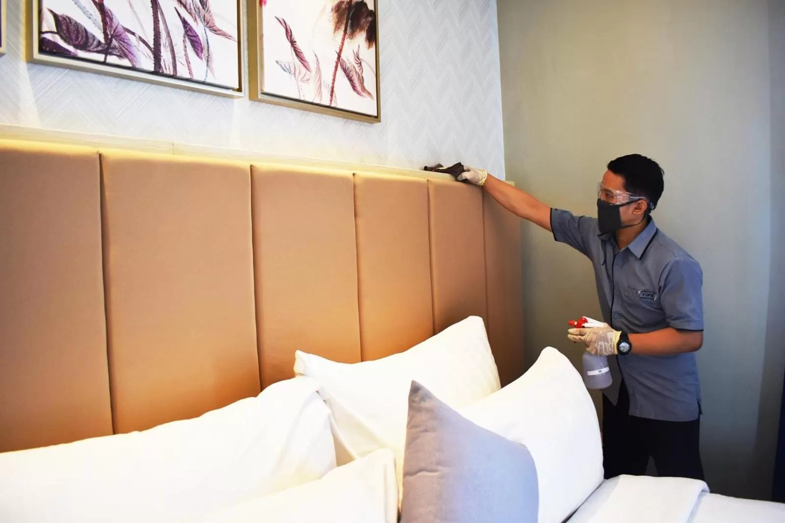 Staff, Bed in Luminor Hotel Airport Sidoarjo By WH , Best Choice and Strategic Location with a Rooftop area in Town