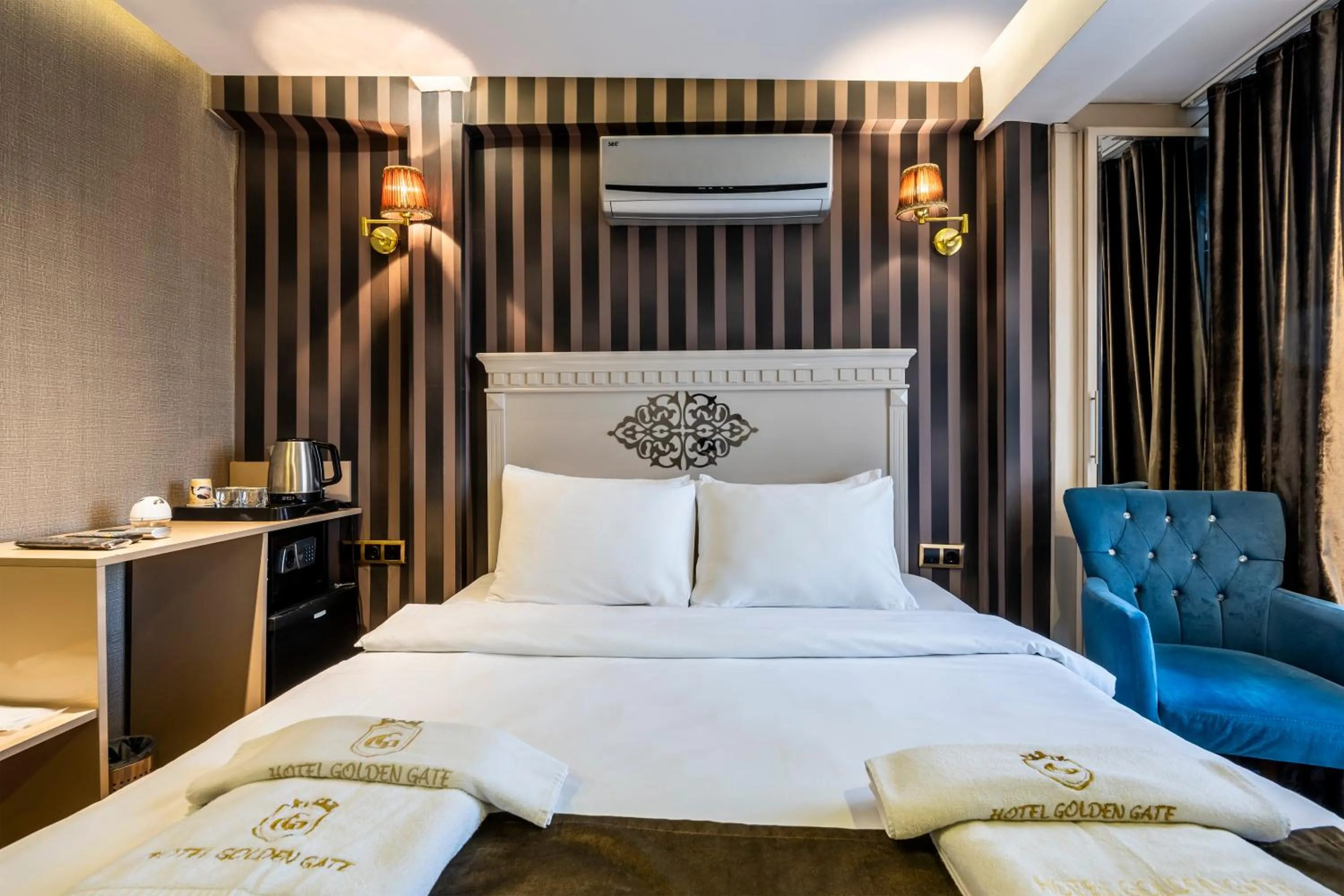 Bed in Golden Gate Hotel Topkapı