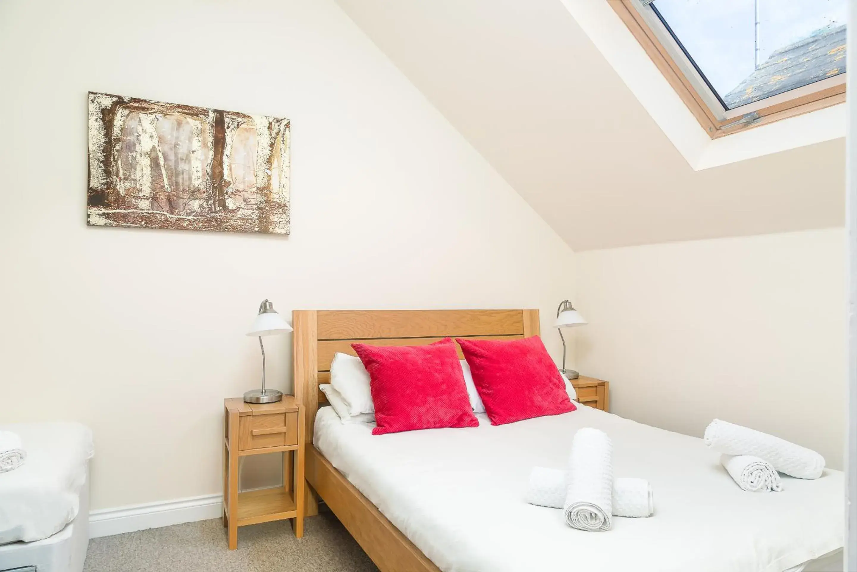 Bedroom, Bed in Bath Breaks Apartments
