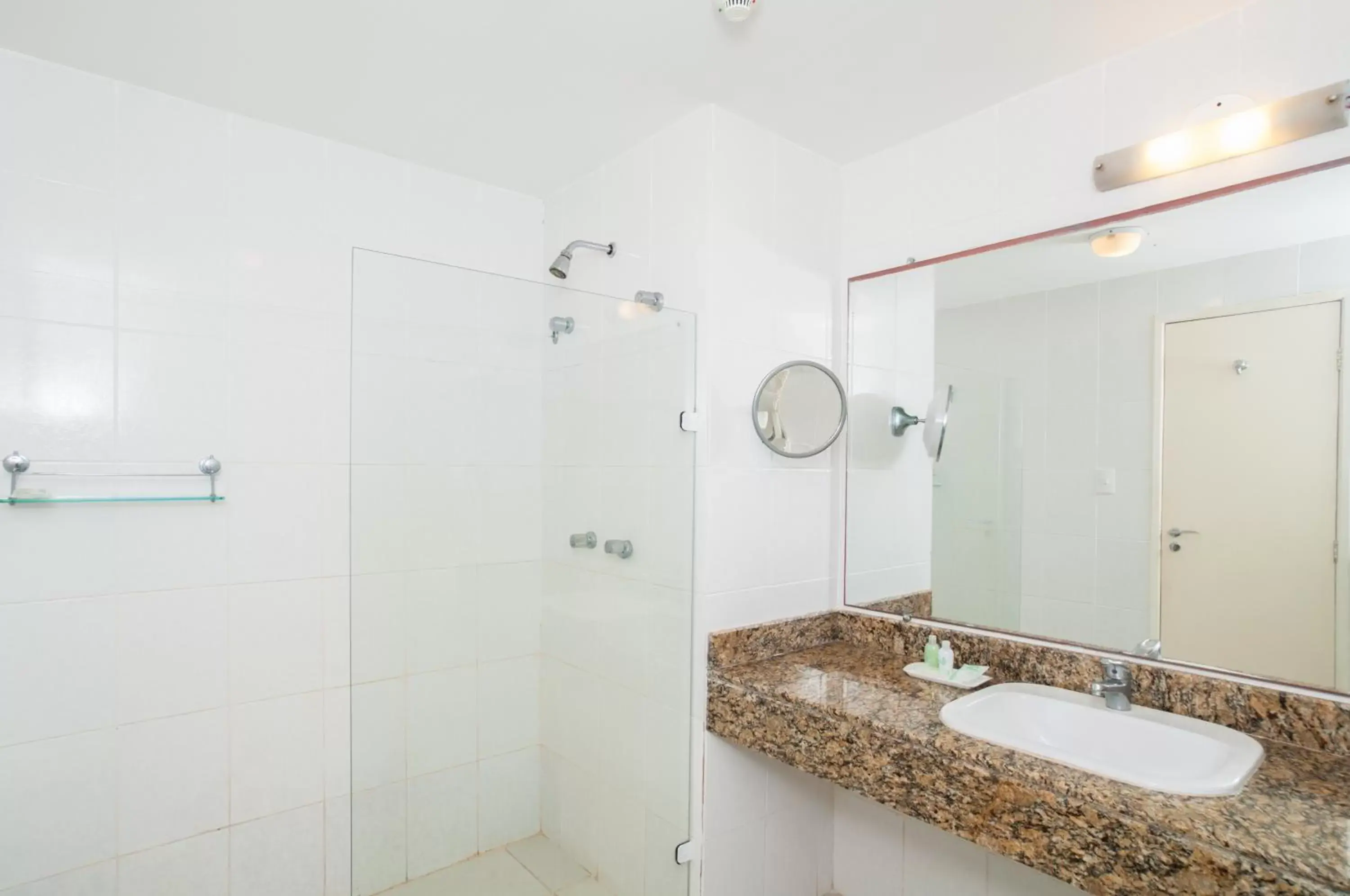 Shower in Makai Resort All Inclusive Convention Aracaju