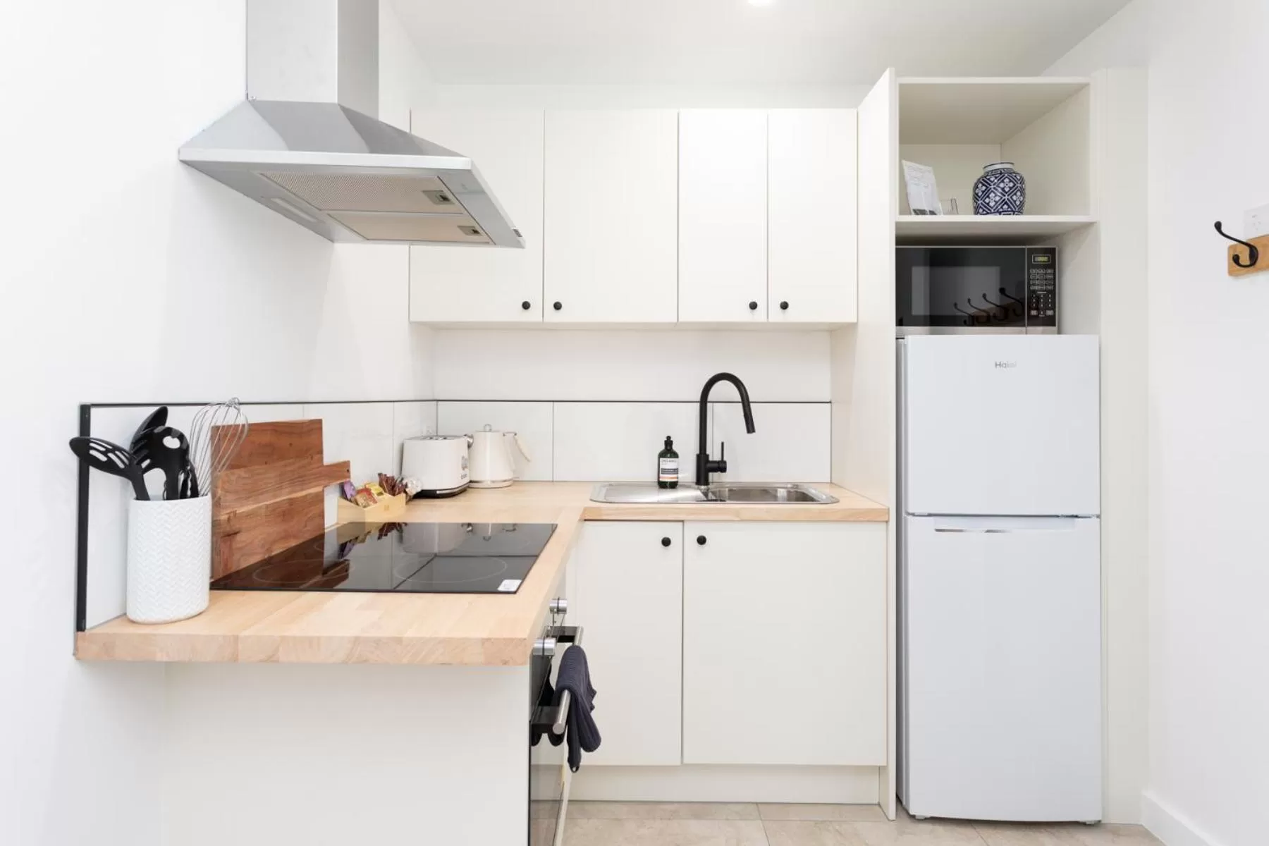 Kitchen or kitchenette in The Dragonfly Inn