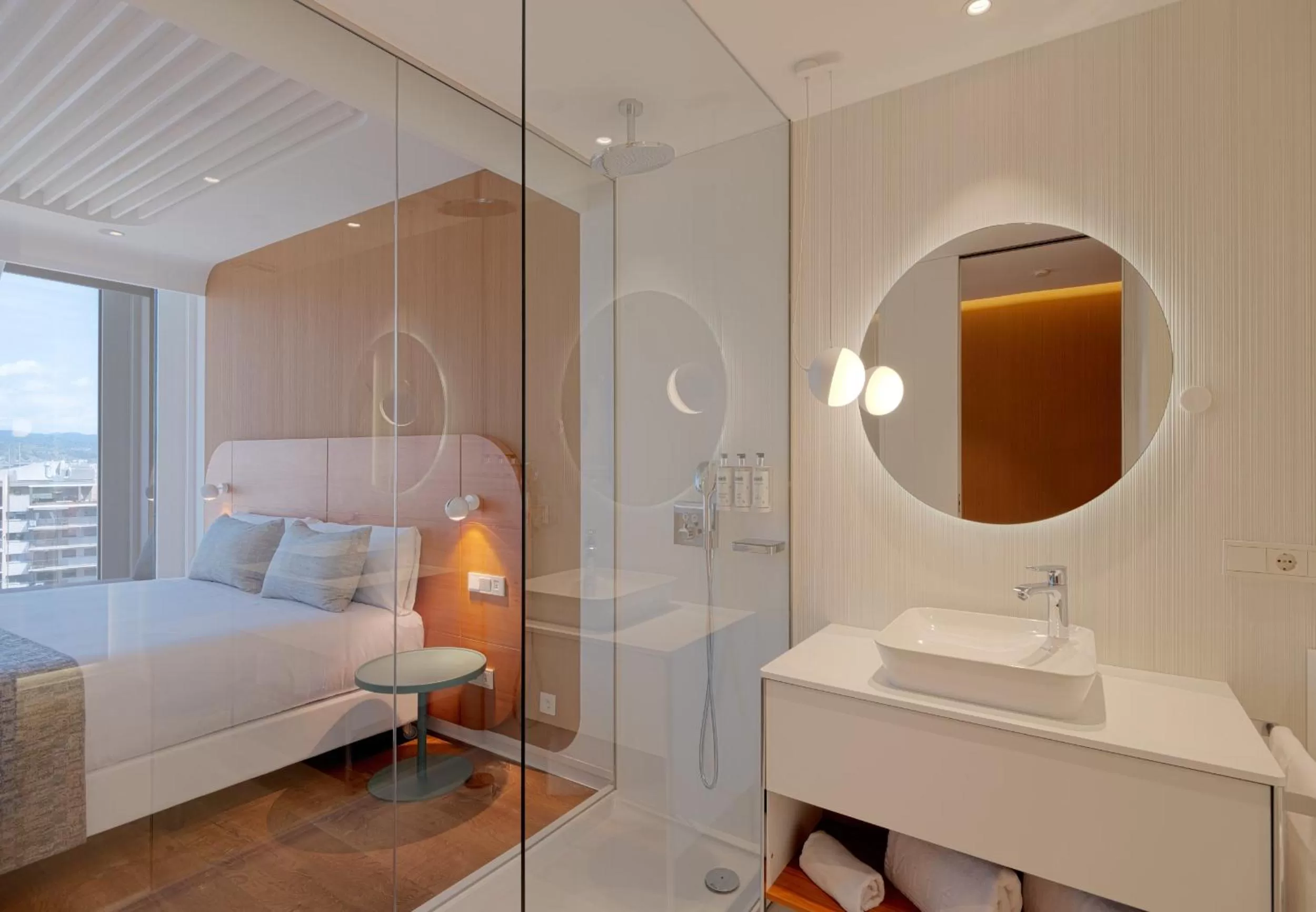 Bathroom, Bed in Hotel Marina Badalona