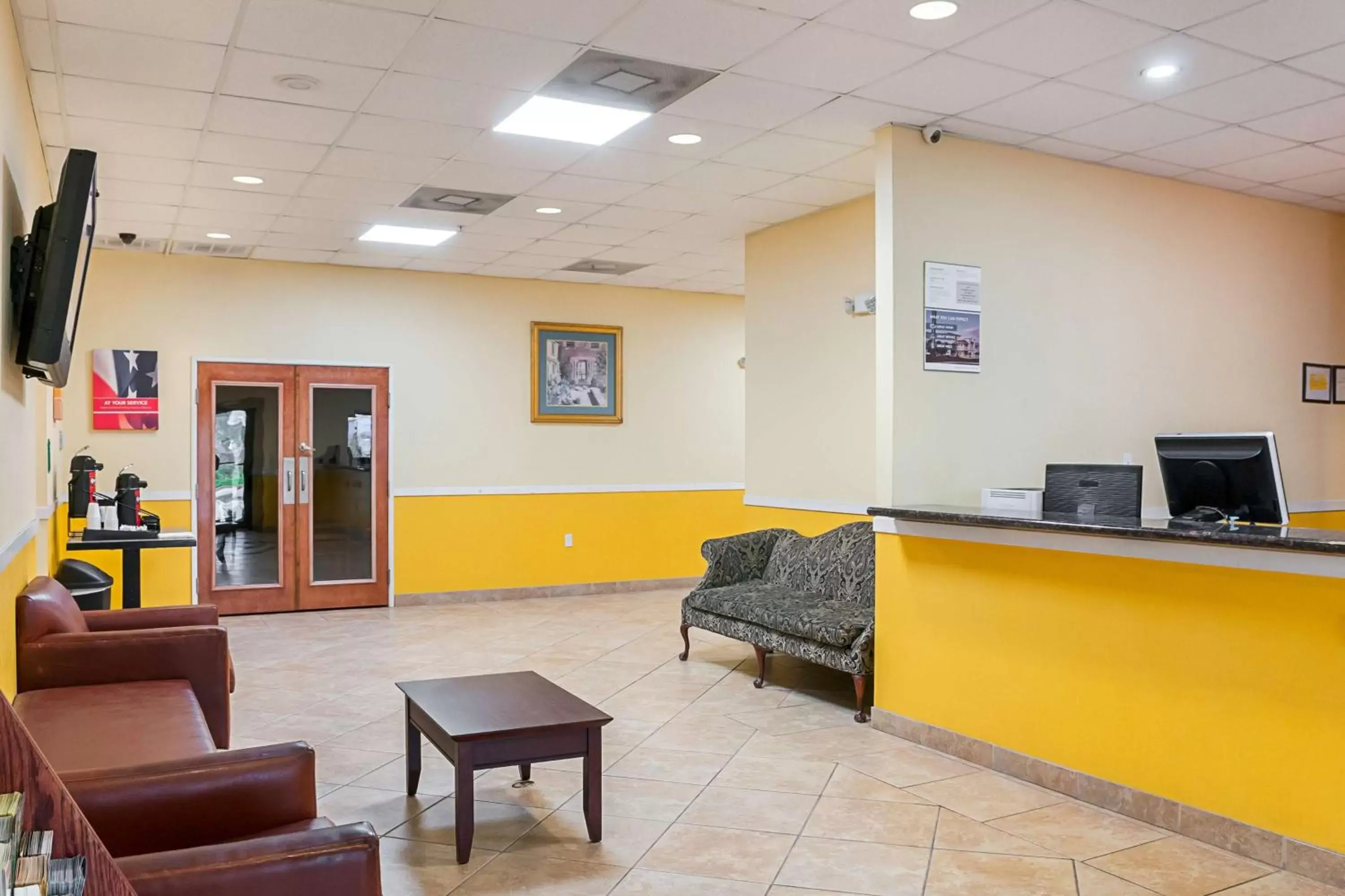 TV and multimedia, Lounge/Bar in Motel 6-New Orleans, LA - Near Downtown