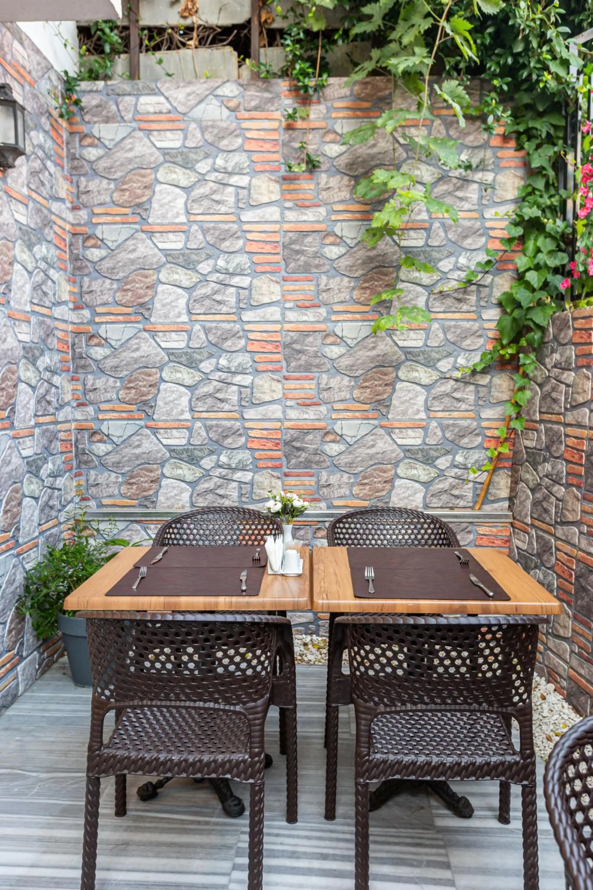 Restaurant/places to eat in Kumru Hotel