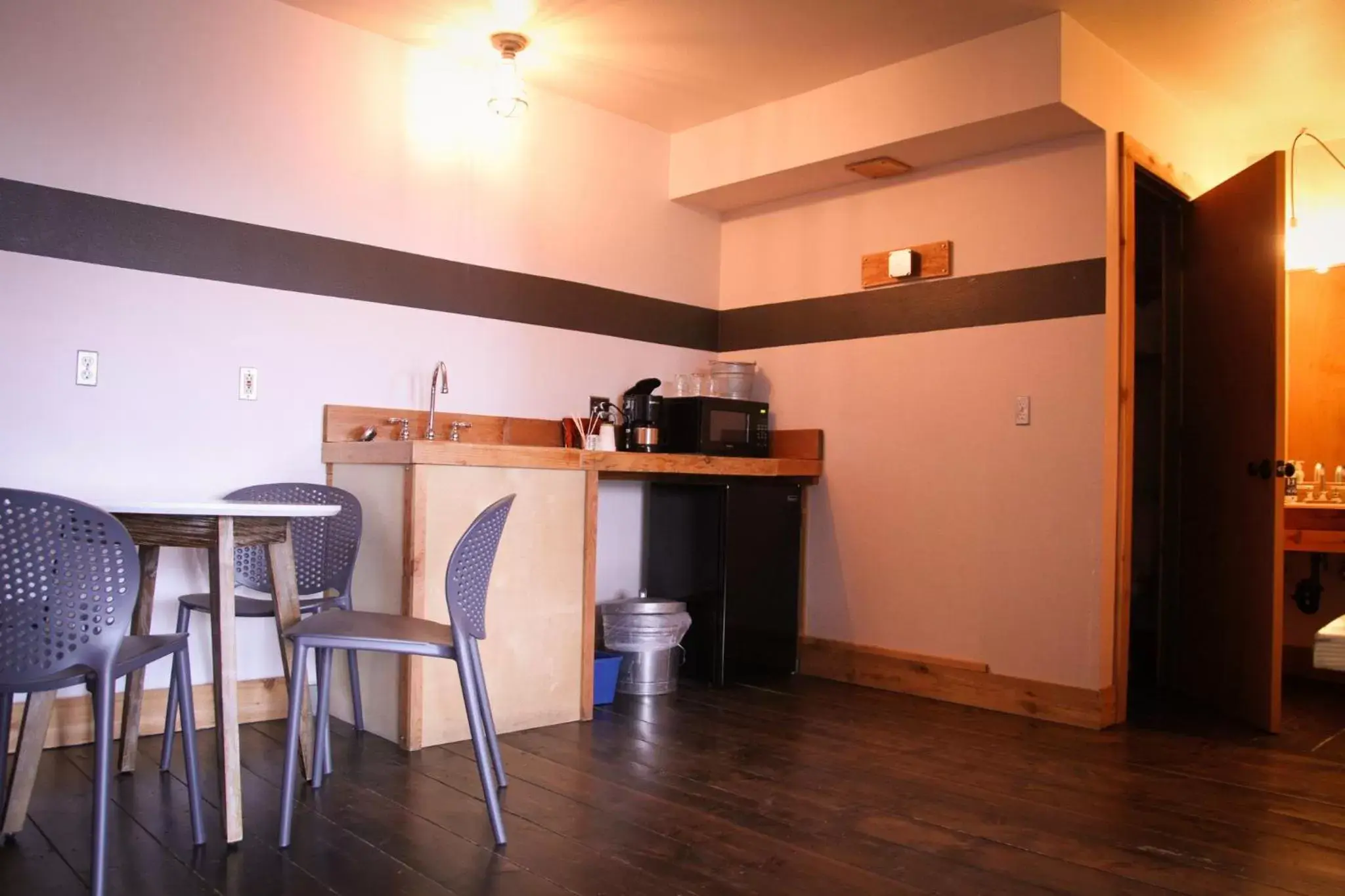 Seating area, Kitchen/Kitchenette in Ashore Hotel