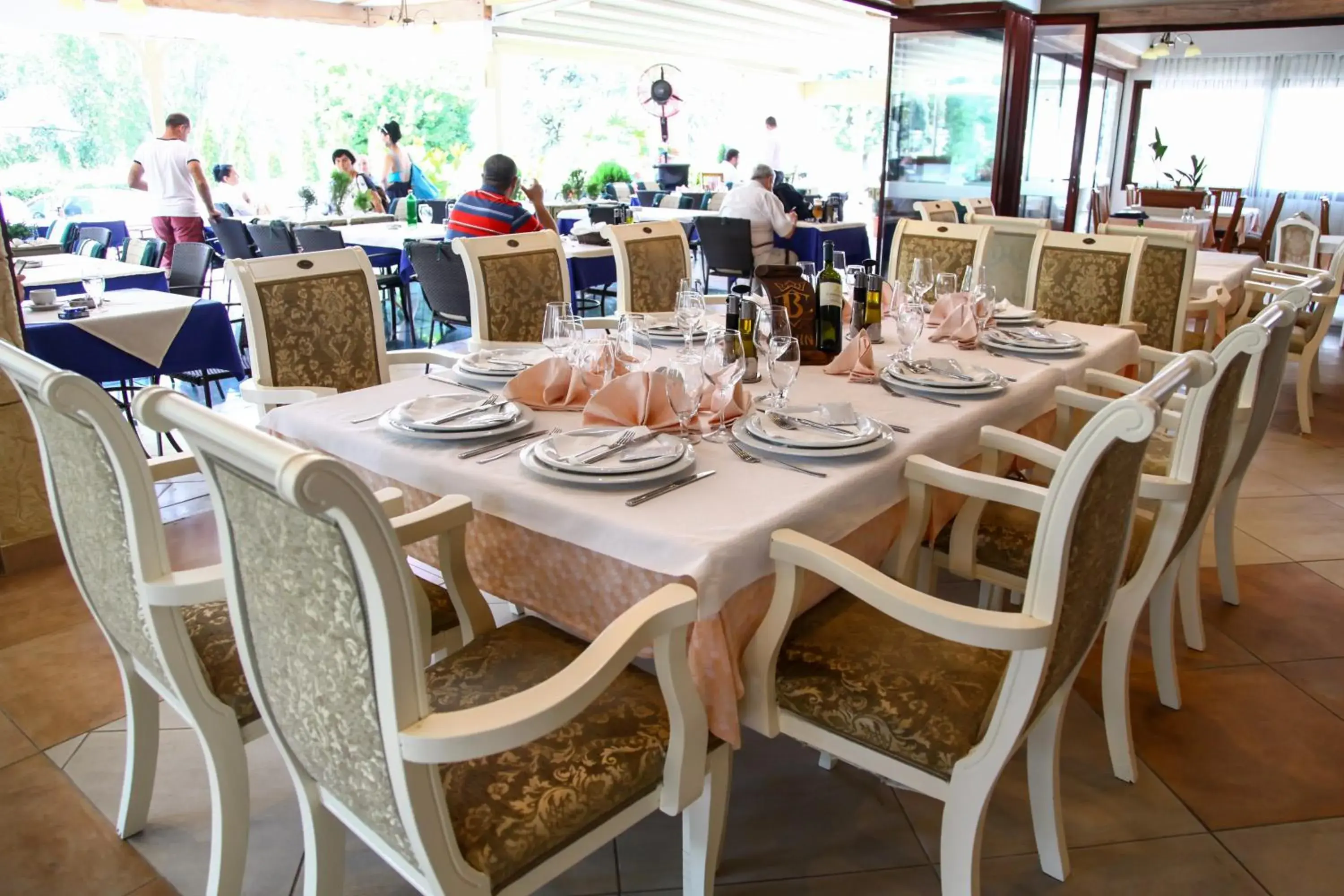 Restaurant/places to eat in Millenium Palace Restaurant/places to eat in Millenium Palace