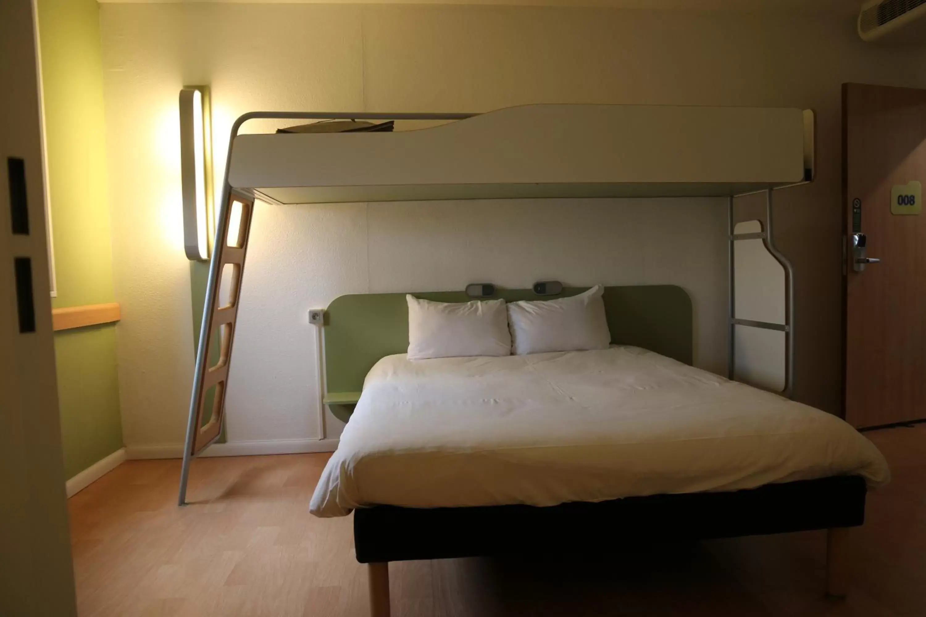 Bunk Bed in Ibis budget Verdun