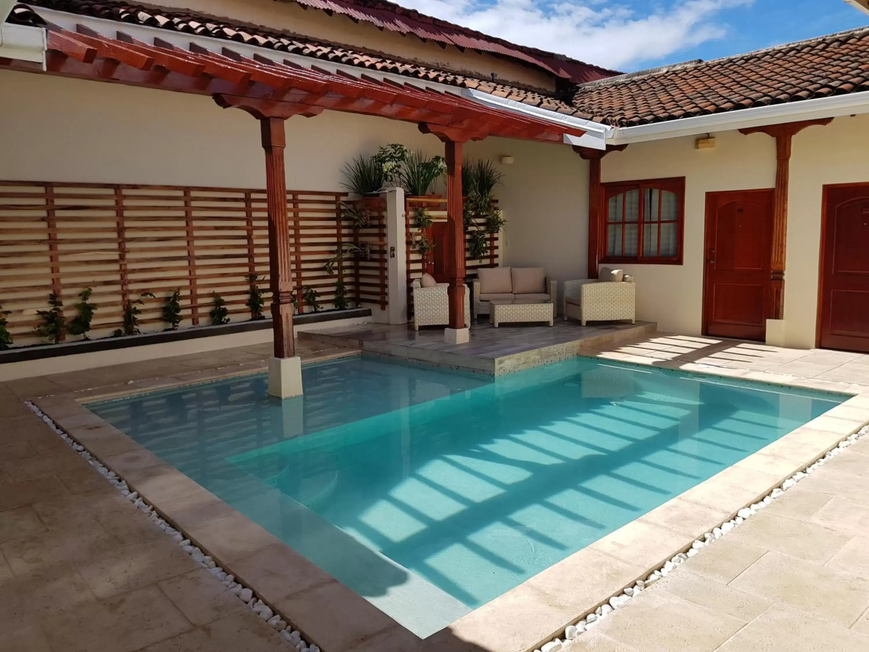 Swimming Pool in Hotel la Perla Leon