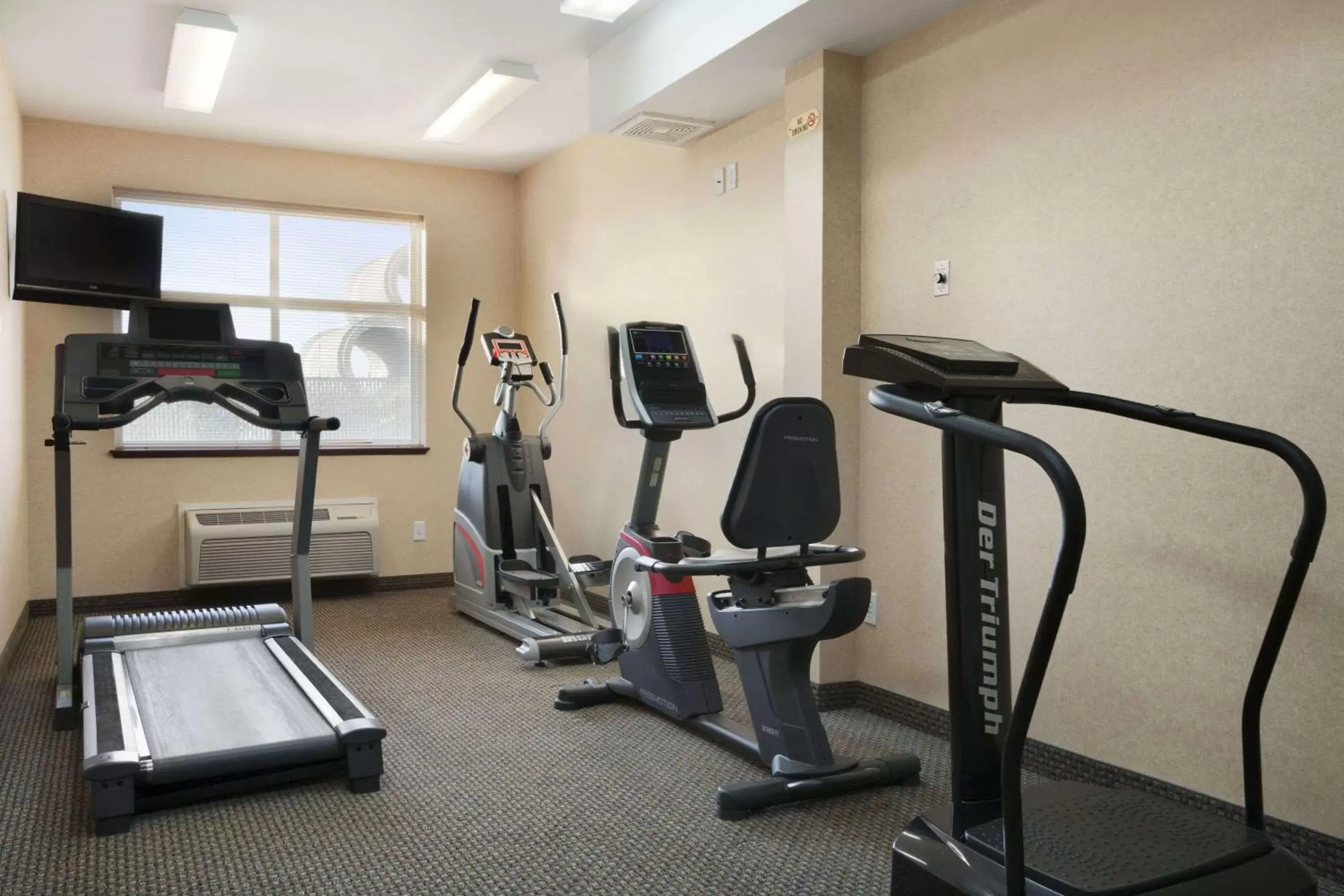 Fitness centre/facilities, Fitness Center/Facilities in Days Inn & Suites by Wyndham Langley