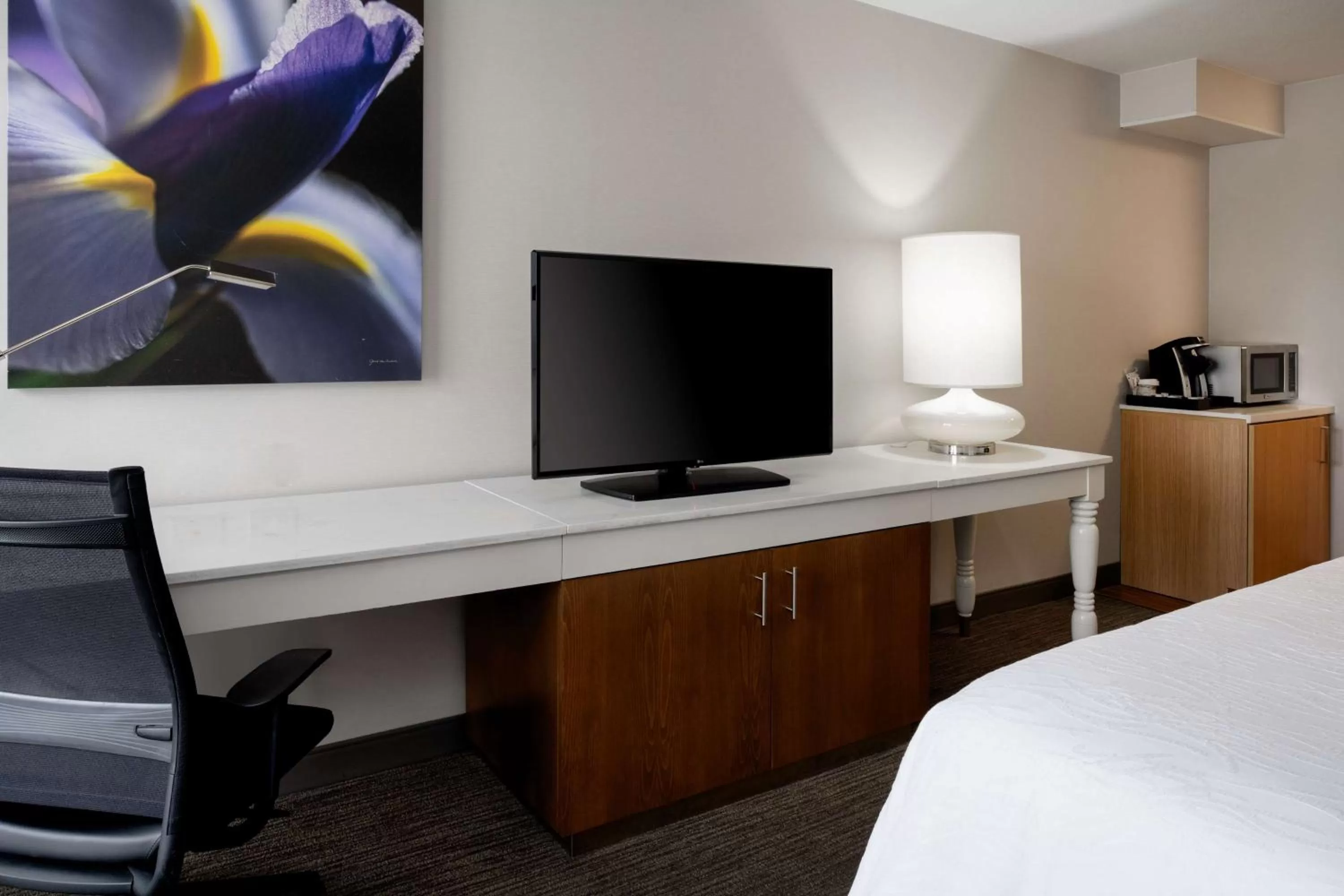 Bedroom, Bed in Hilton Garden Inn Folsom